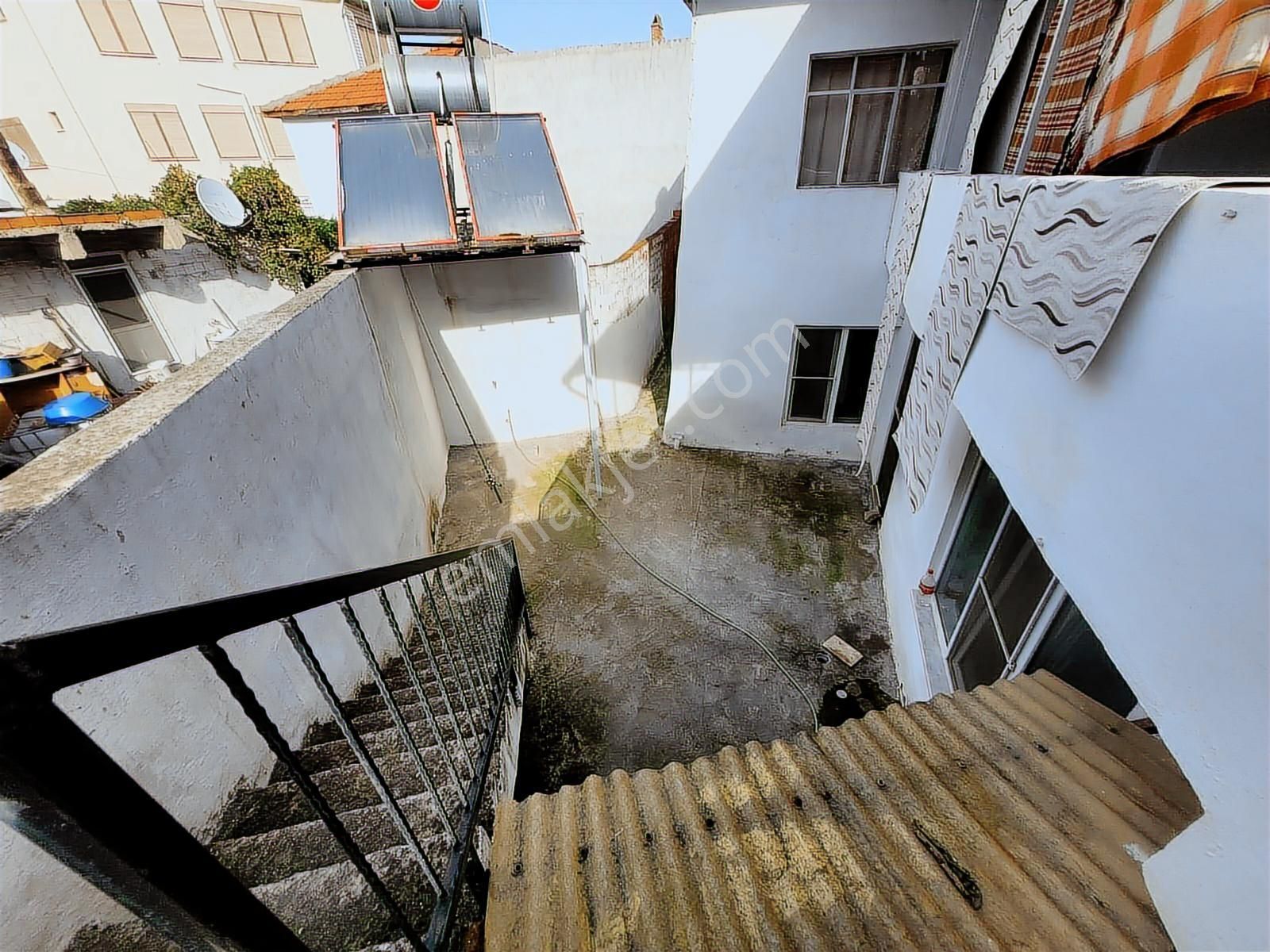 Havran Merkezde Geniş İki Katlı Müstakil Ev - Görsel 23