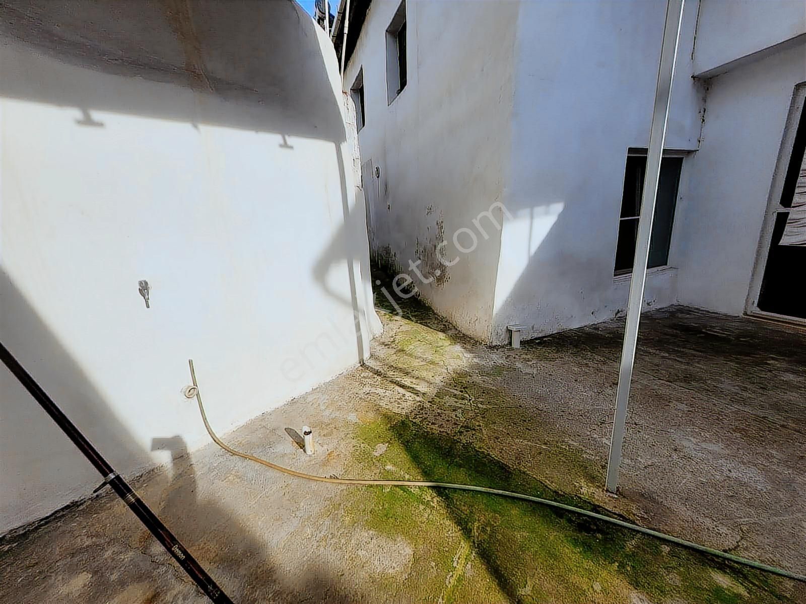 Havran Merkezde Geniş İki Katlı Müstakil Ev - Görsel 4