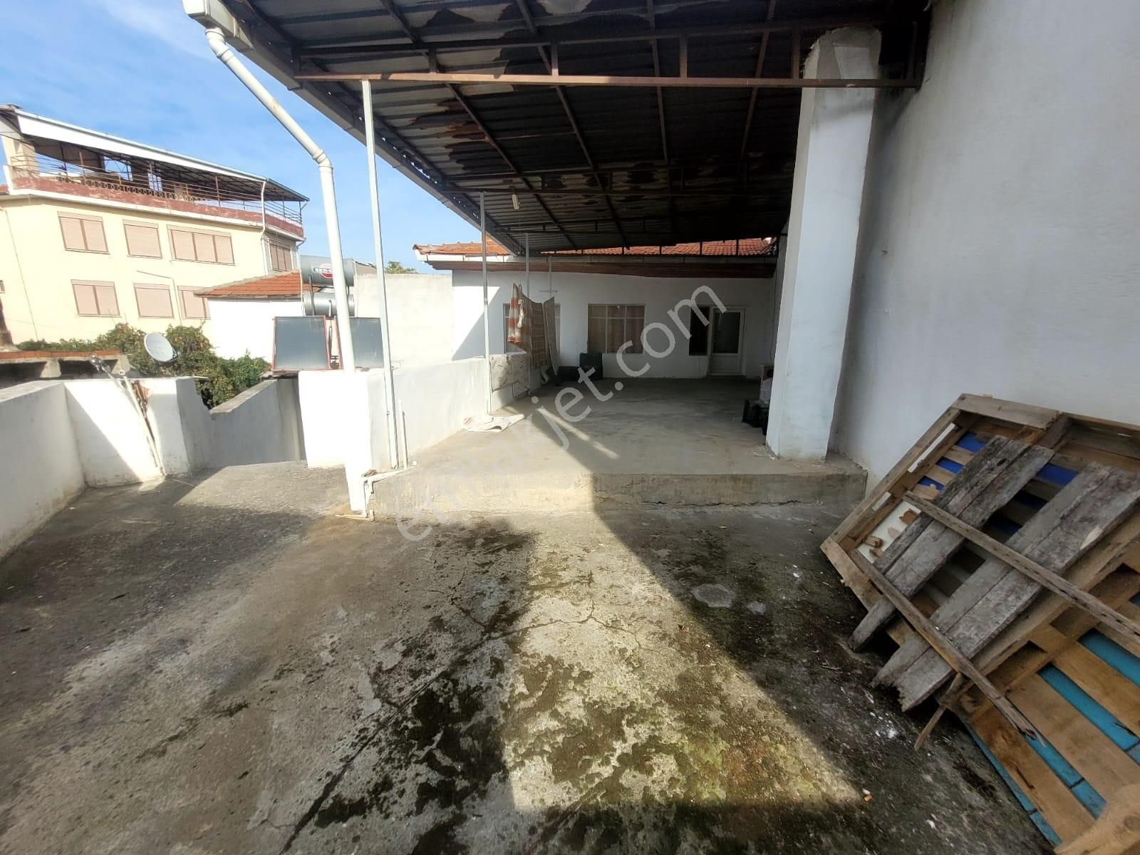 Havran Merkezde Geniş İki Katlı Müstakil Ev - Görsel 7