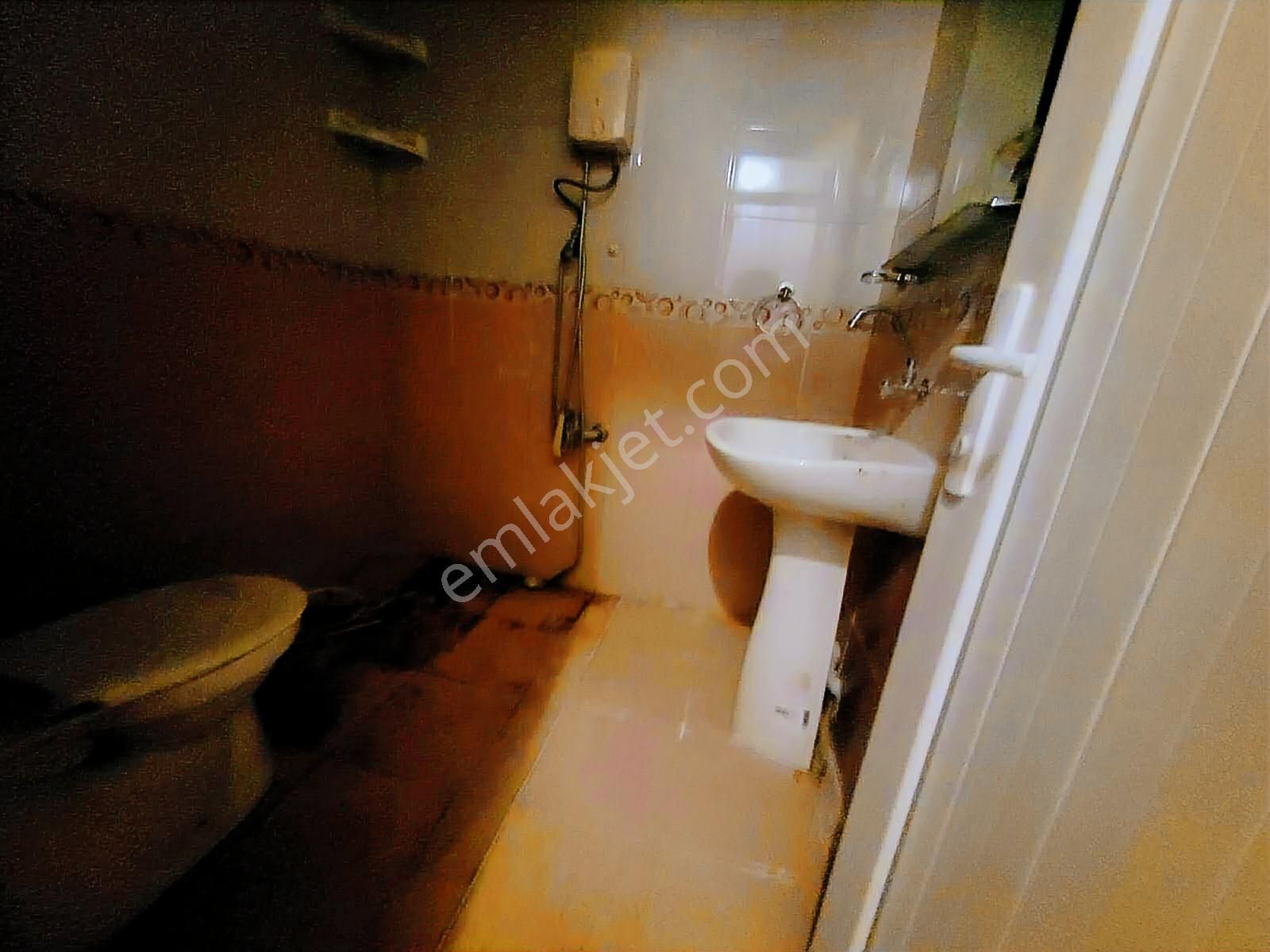 Havran Merkezde Geniş İki Katlı Müstakil Ev - Görsel 2