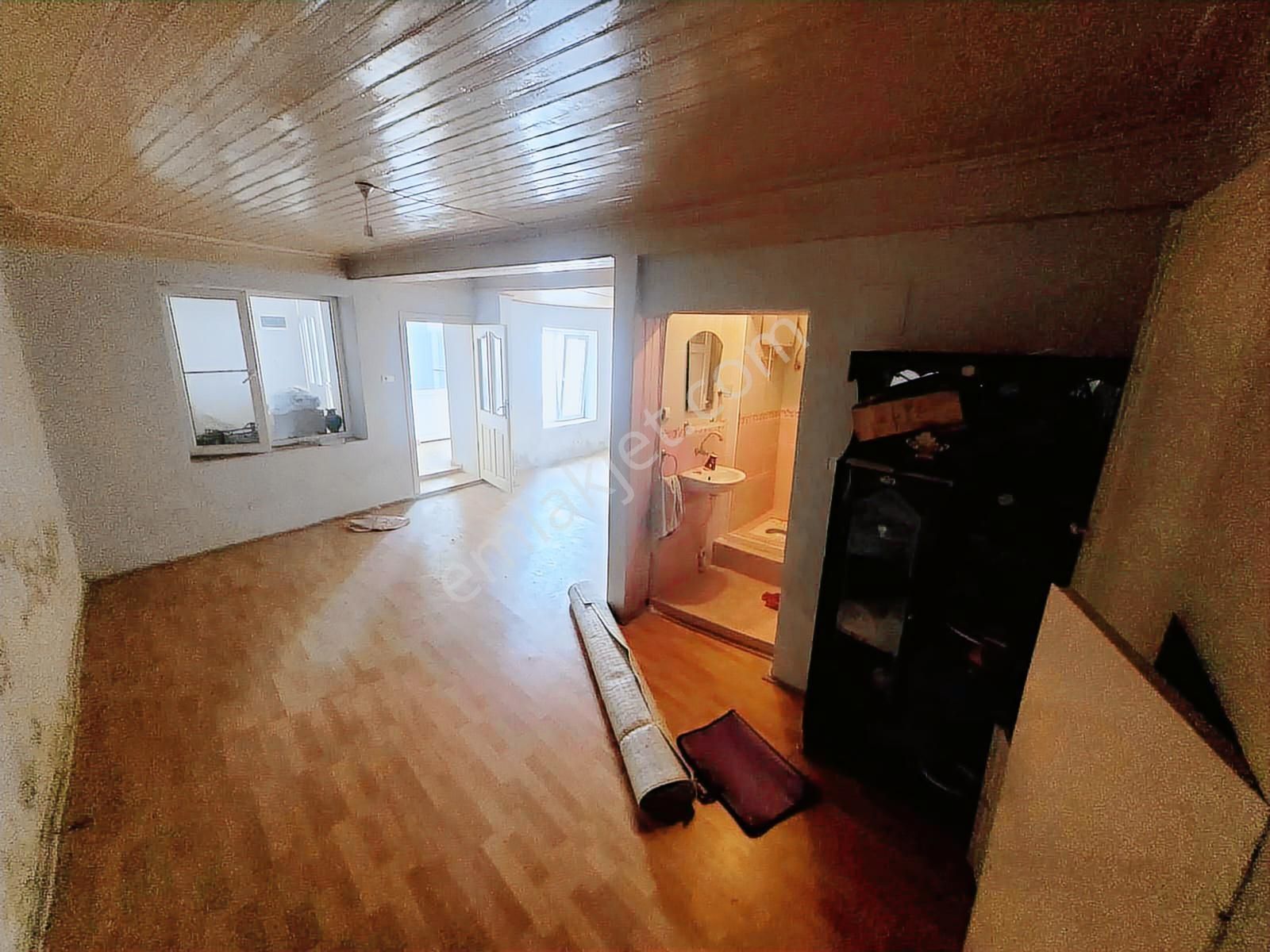 Havran Merkezde Geniş İki Katlı Müstakil Ev - Görsel 3