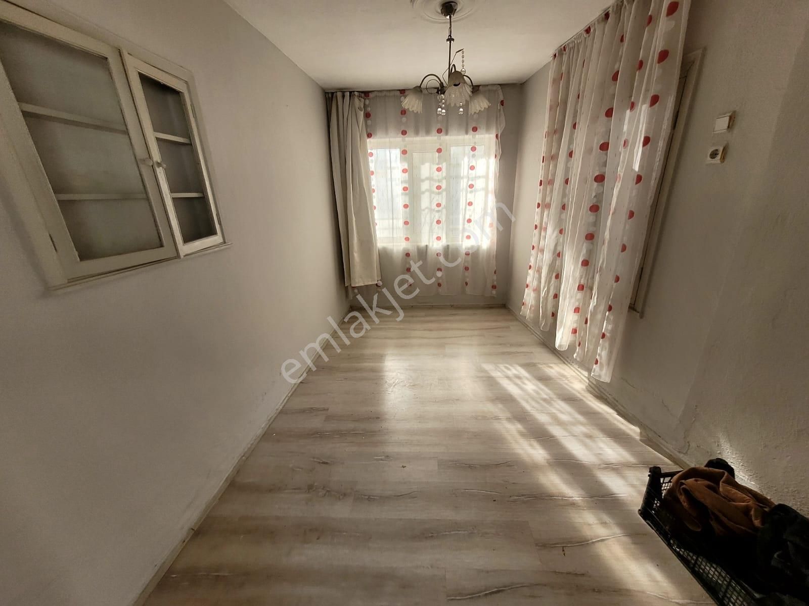 Havran Merkezde Geniş İki Katlı Müstakil Ev - Görsel 6