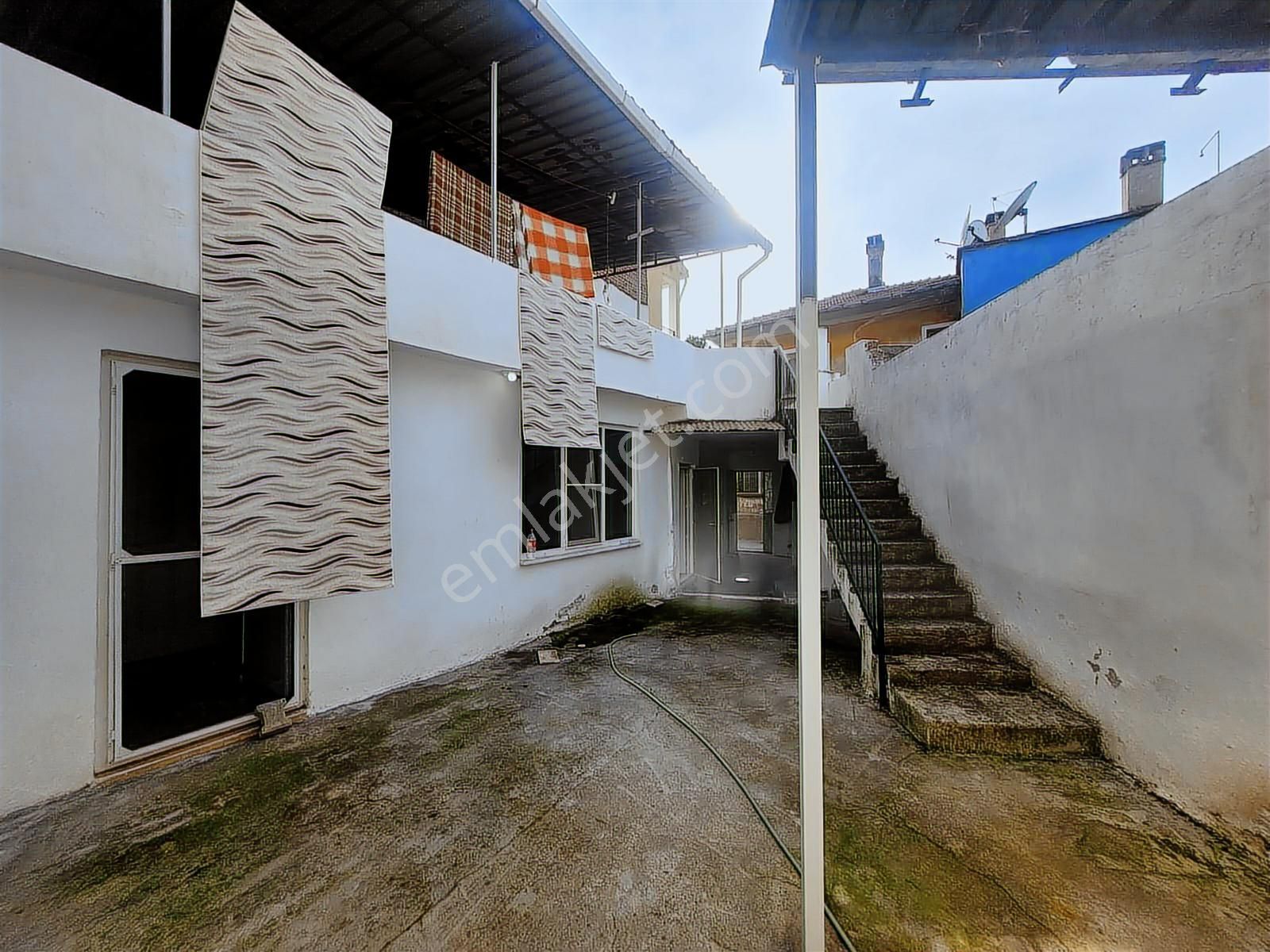 Havran Merkezde Geniş İki Katlı Müstakil Ev - Görsel 22