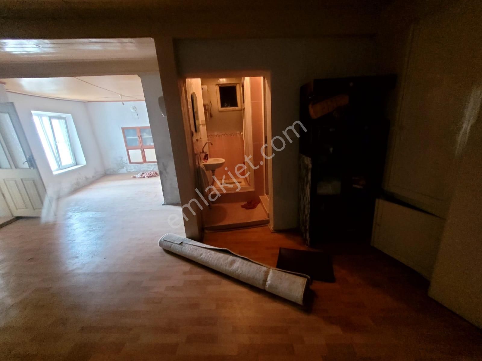 Havran Merkezde Geniş İki Katlı Müstakil Ev - Görsel 33