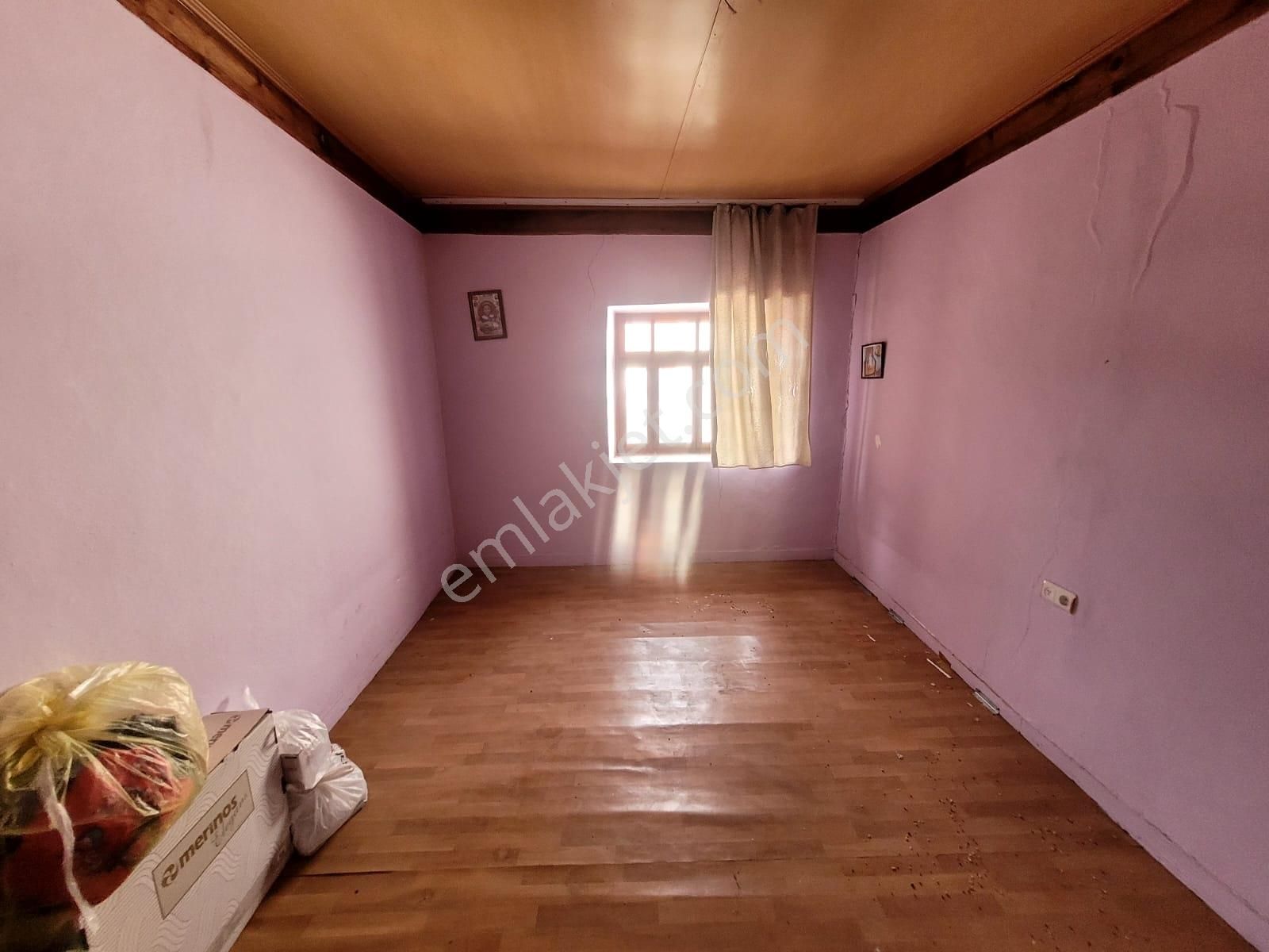 Havran Merkezde Geniş İki Katlı Müstakil Ev - Görsel 26