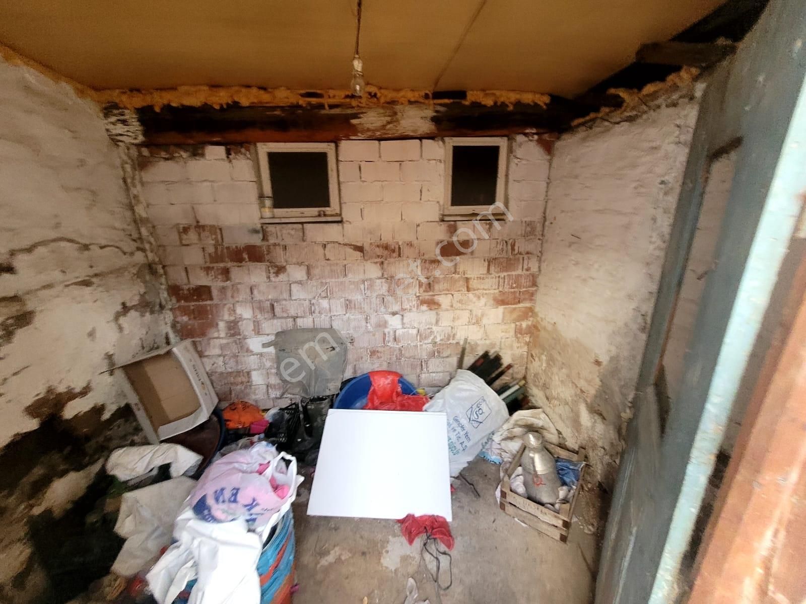 Havran Merkezde Geniş İki Katlı Müstakil Ev - Görsel 14