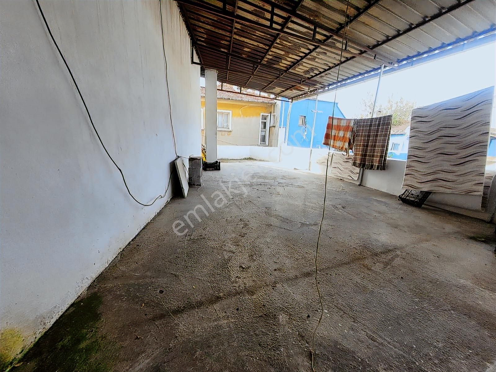 Havran Merkezde Geniş İki Katlı Müstakil Ev - Görsel 9