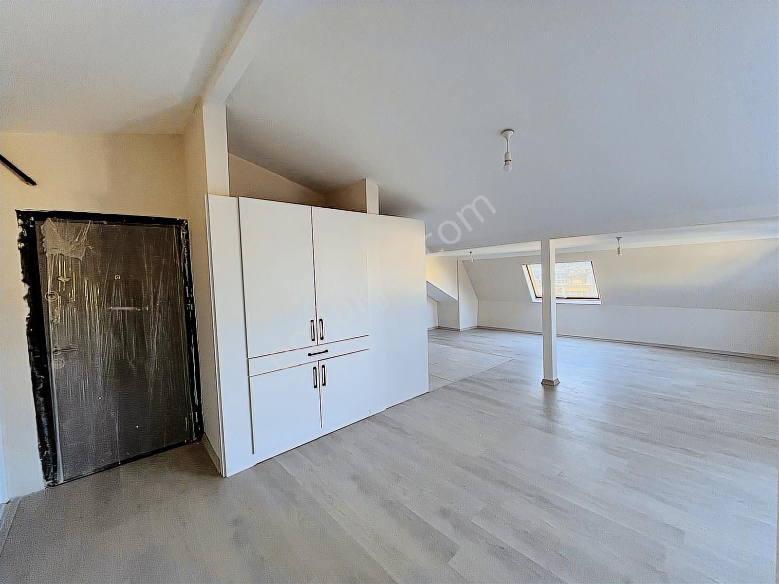 Ferahevler Merkezde Kullanıma Hazır 5+2 Satılık Çift Daire - Görsel 31