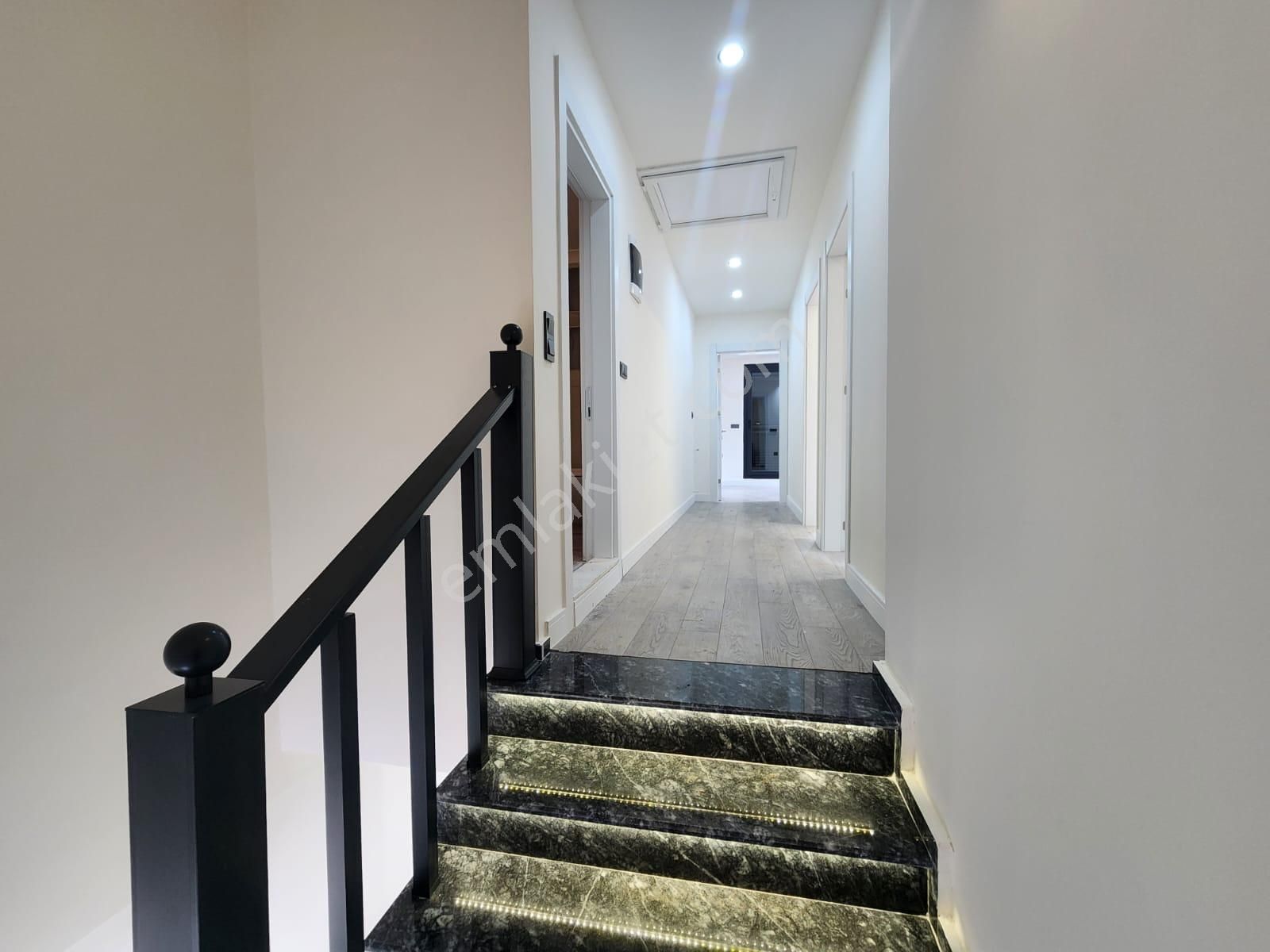 Hisar Mahallesi’nde Site İçerisinde Müstakil Bahçeli Özel Otoparklı Ultra Lüks 3+1 Villa! - Görsel 12