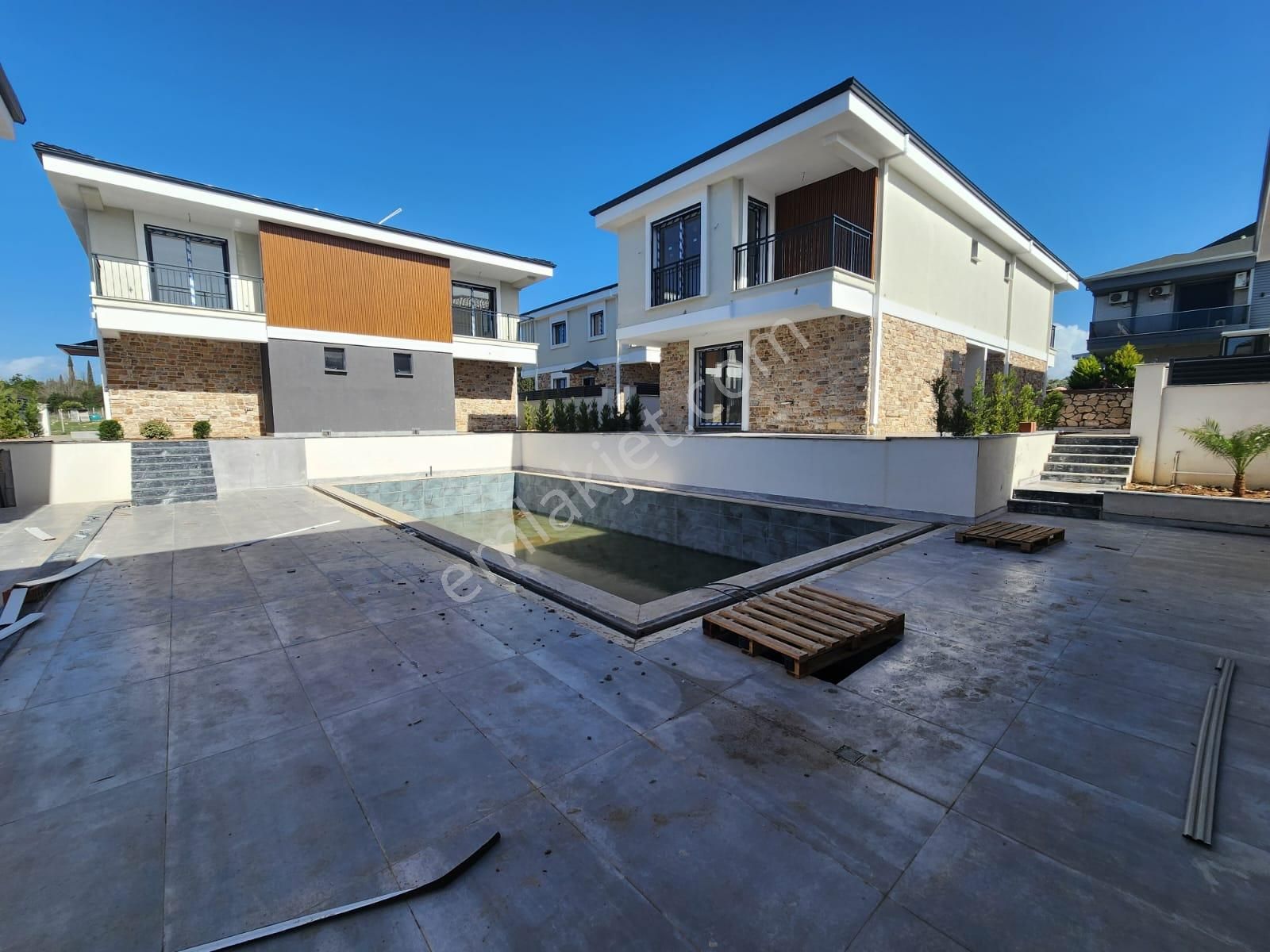 Hisar Mahallesi’nde Site İçerisinde Müstakil Bahçeli Özel Otoparklı Ultra Lüks 3+1 Villa! - Görsel 23