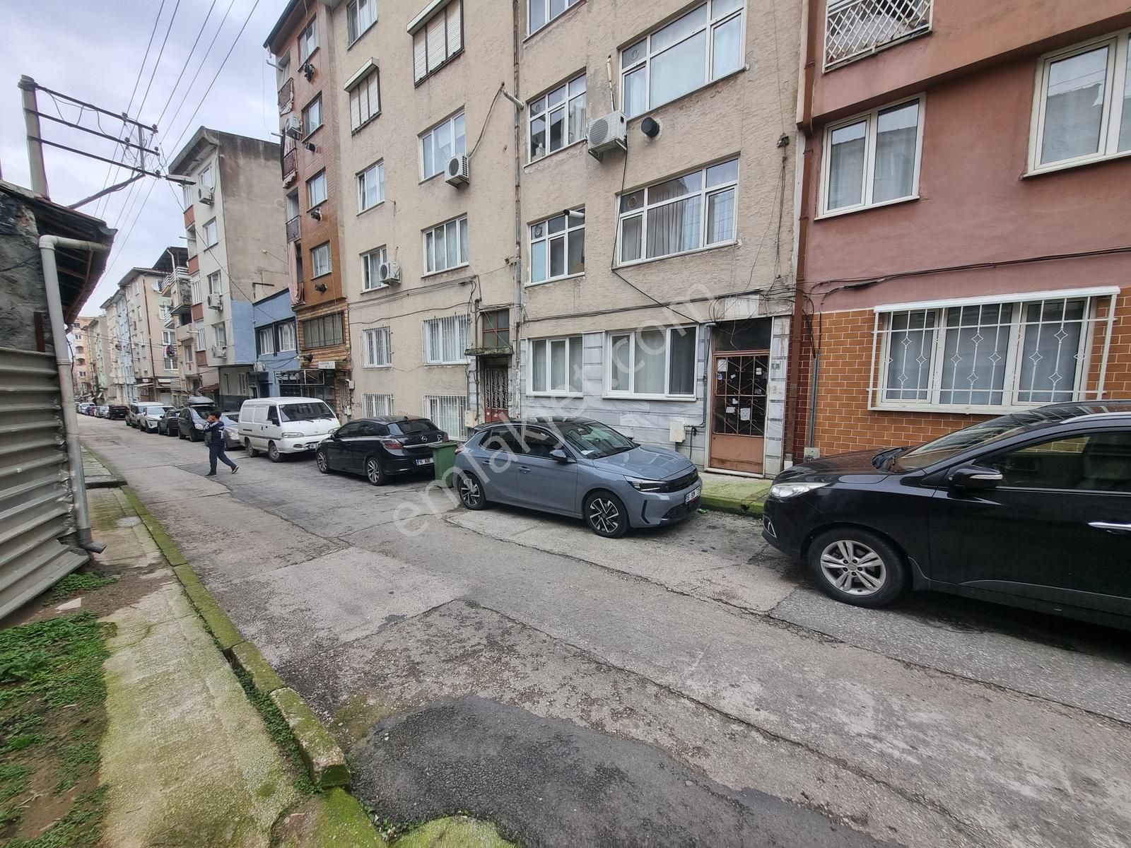 Çırpan Mahallesinde Kiralık Eşyalı Arakat 2+1 Daire