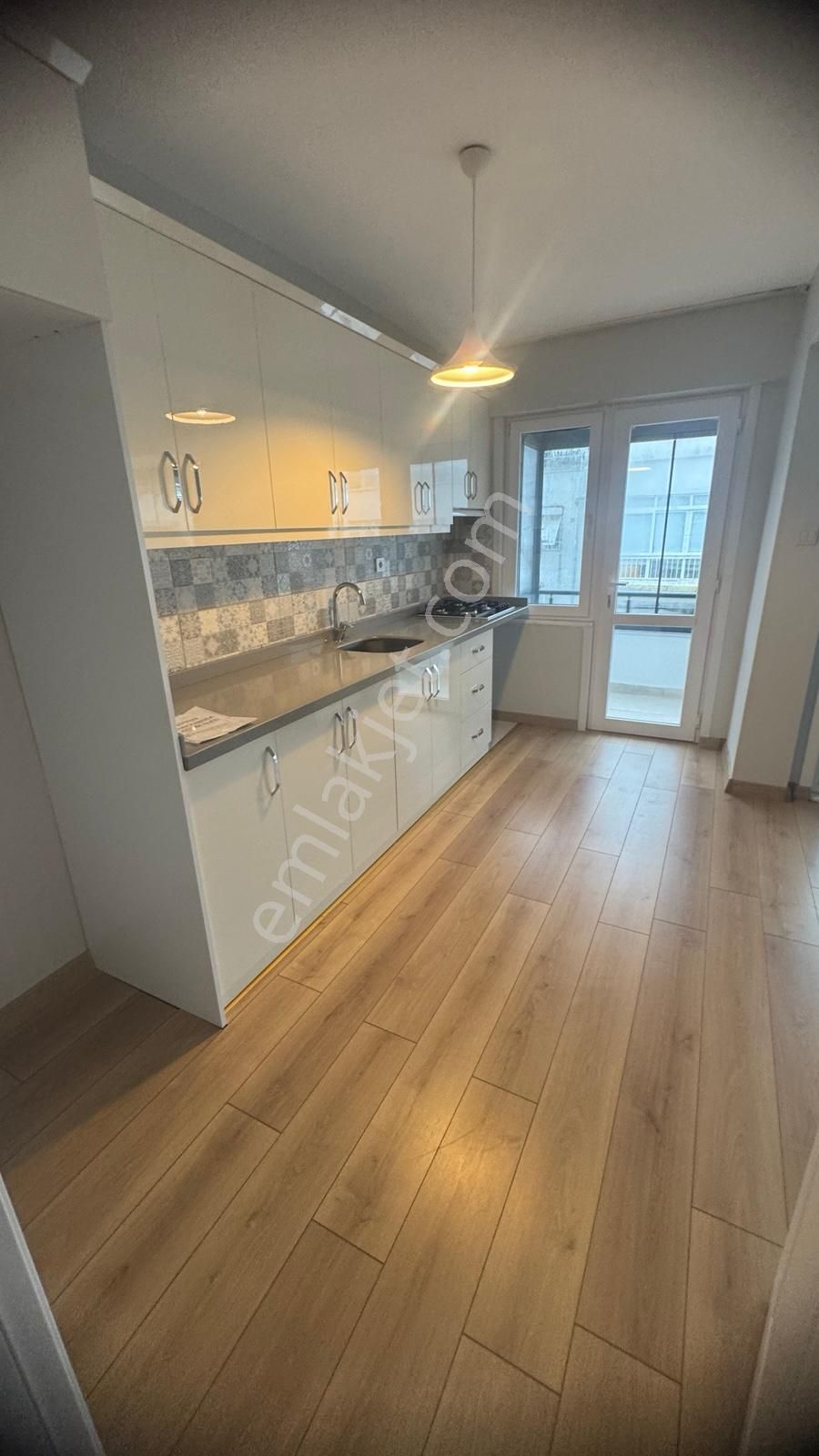 2+1 Ful Tadilatı Yapılmış Merkezi Konumda Cumhuriyet Mah Denize 150 Mt Fırsat Daire - Görsel 7