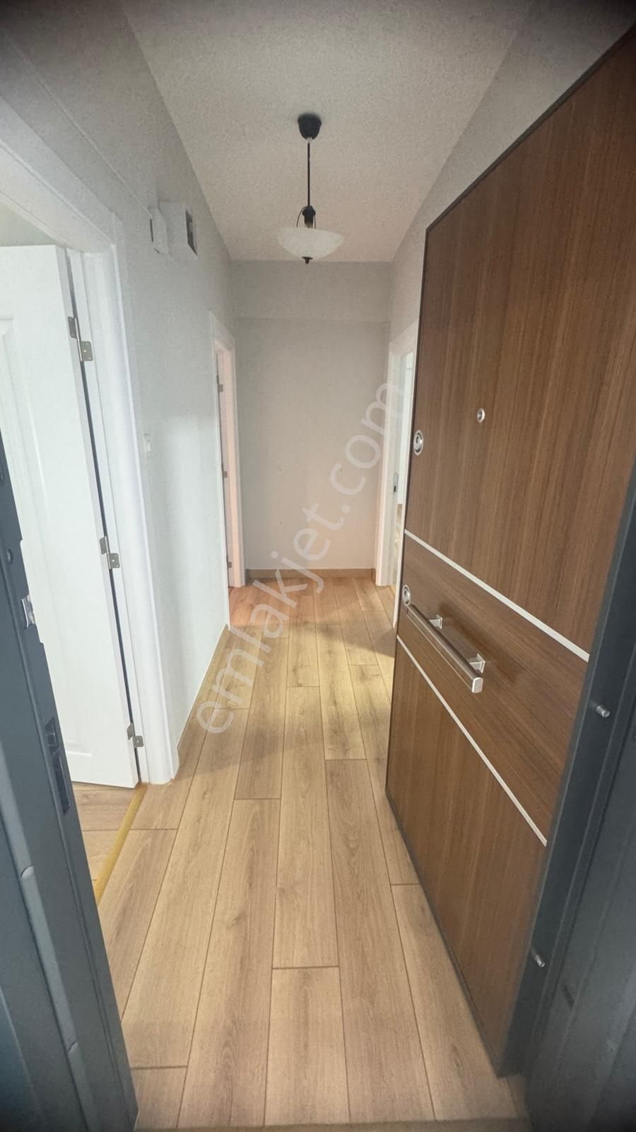 2+1 Ful Tadilatı Yapılmış Merkezi Konumda Cumhuriyet Mah Denize 150 Mt Fırsat Daire - Görsel 3