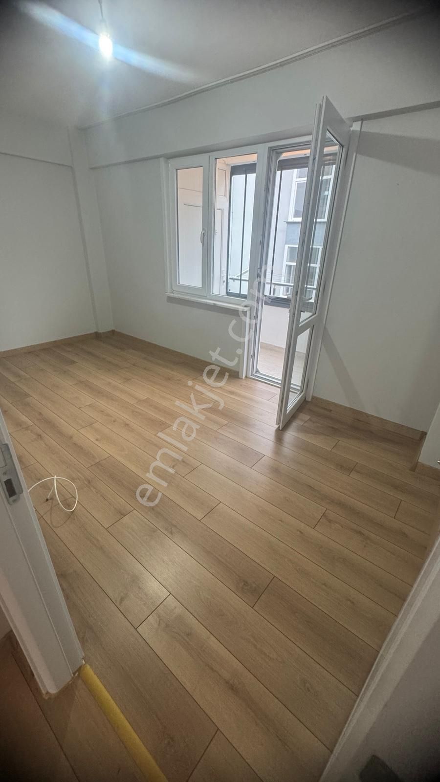 2+1 Ful Tadilatı Yapılmış Merkezi Konumda Cumhuriyet Mah Denize 150 Mt Fırsat Daire - Görsel 6