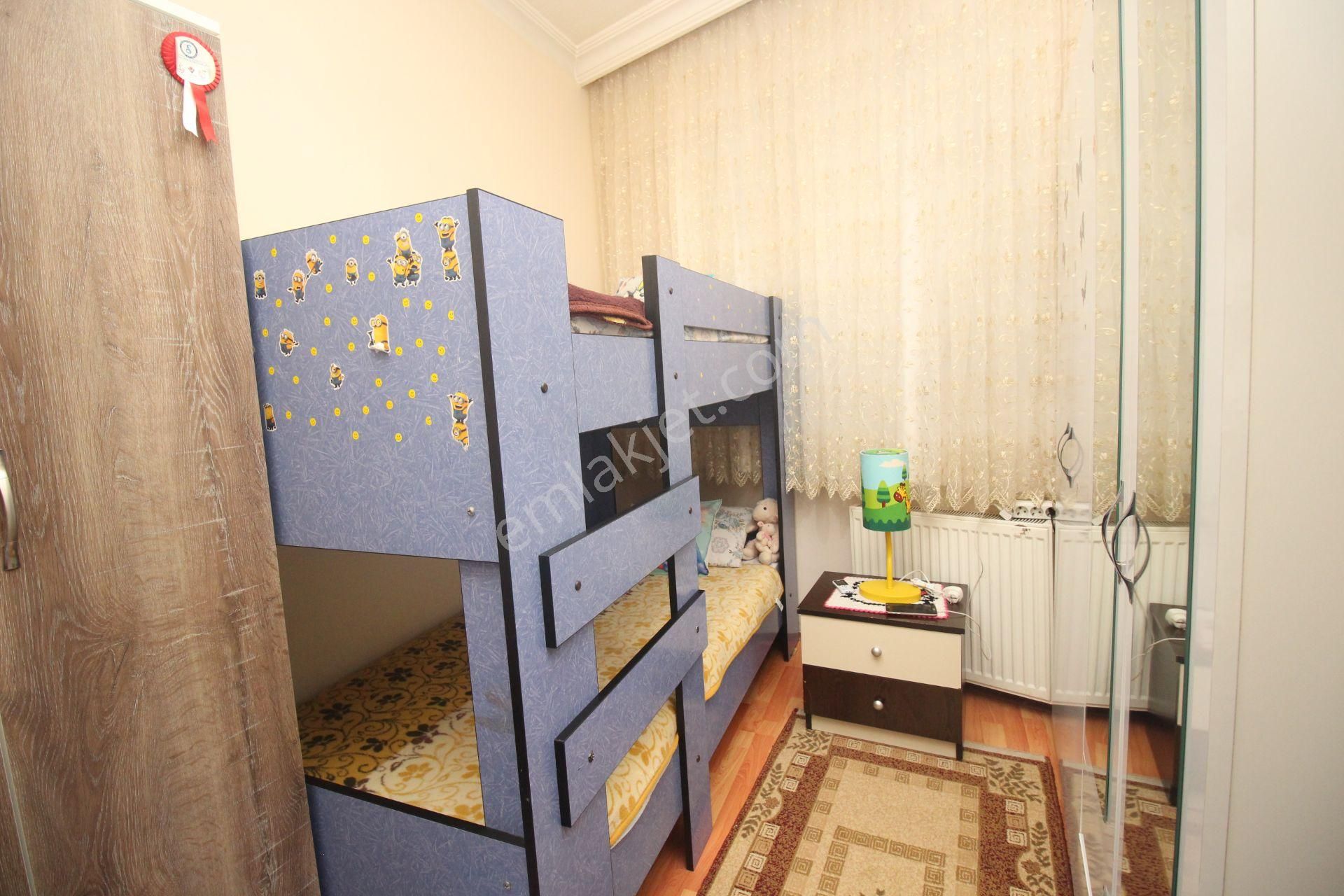 Emre Emlak'tan Alsancak'da Muhteşem Konumda Ön Cephe Satılık 2+1 Daire - Görsel 14