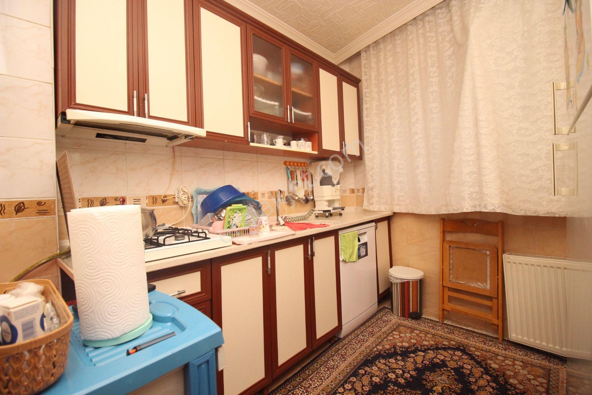 Emre Emlak'tan Alsancak'da Muhteşem Konumda Ön Cephe Satılık 2+1 Daire - Görsel 6