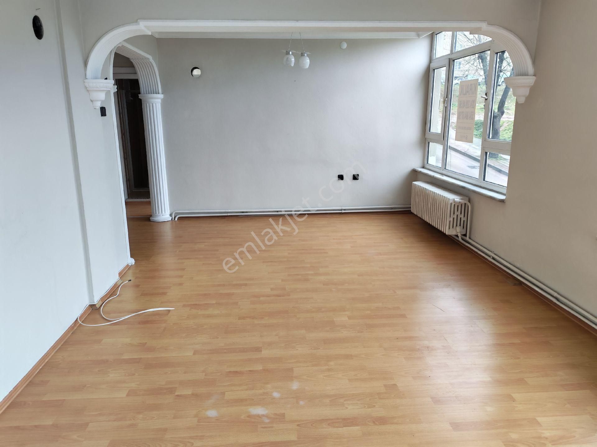 Barış Gayrimenkul'den İpekçilik Cadde Üzeri Ara Kat Bakımlı Daire. - Görsel 2