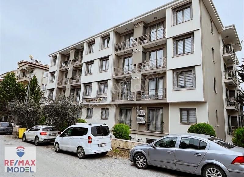 Remax Model Üniversite Ve Cafeler Bölgesinde 1+1 Satılık Apart