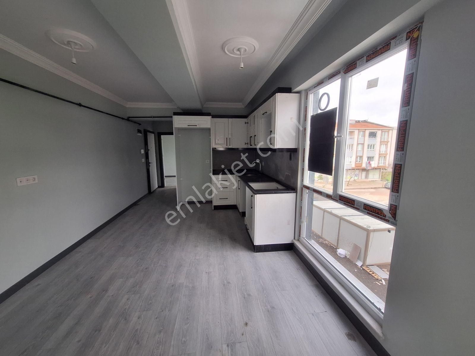 Mehmetoğlu Gayrimenkulden Çobançeşme Mahallesinde 1+1 Satılık - Görsel 12