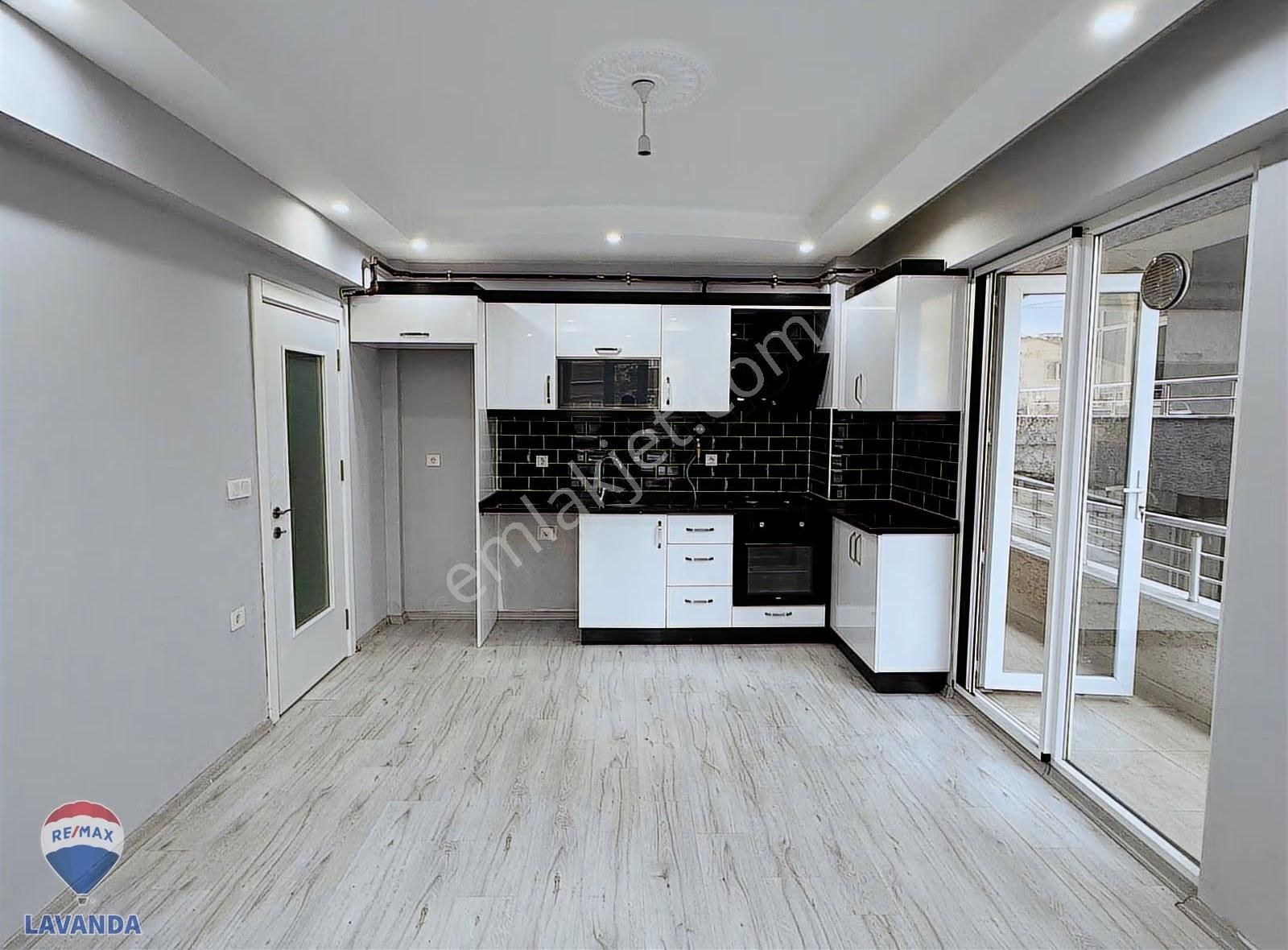 Hatip Mahallesinde İskanlı Binada Kiralık Ara Kat 2+1 - Görsel 4