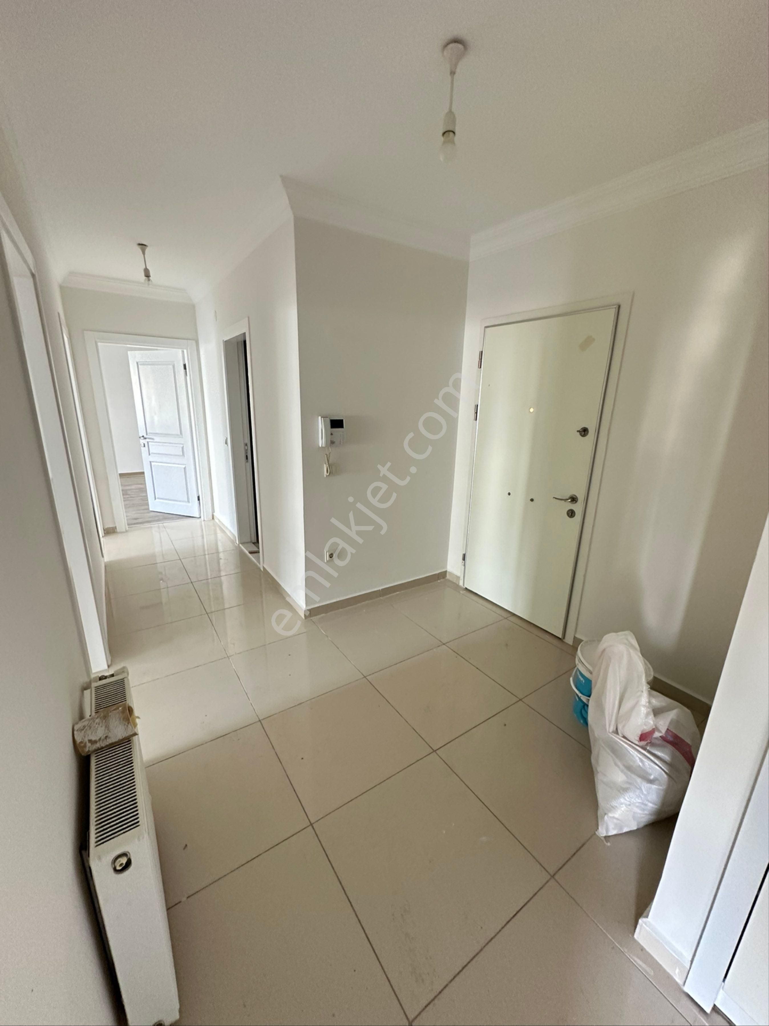 Kiralık 2+1 Daire Ayrı Mutfak - Görsel 23