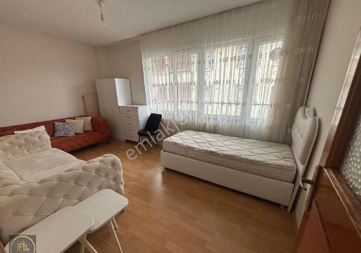 F-l Emlaktan Namık Kemalde Eşyalı 1+1 Ayrı Mutfaklı Daire