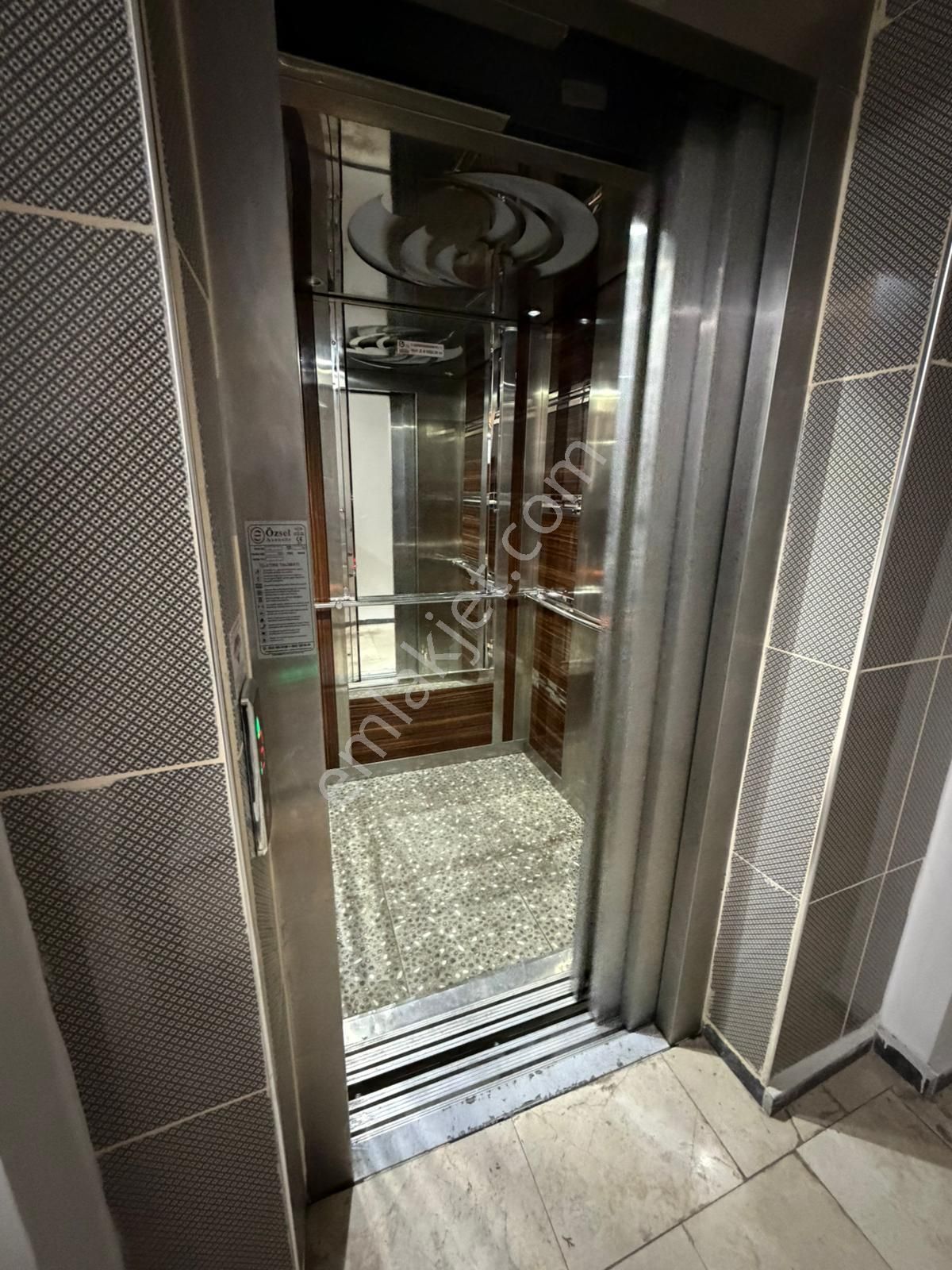 Sd880-istiklal Mh Ara Kat 1+1 Asansörlü Bakımlı Satılık Daire