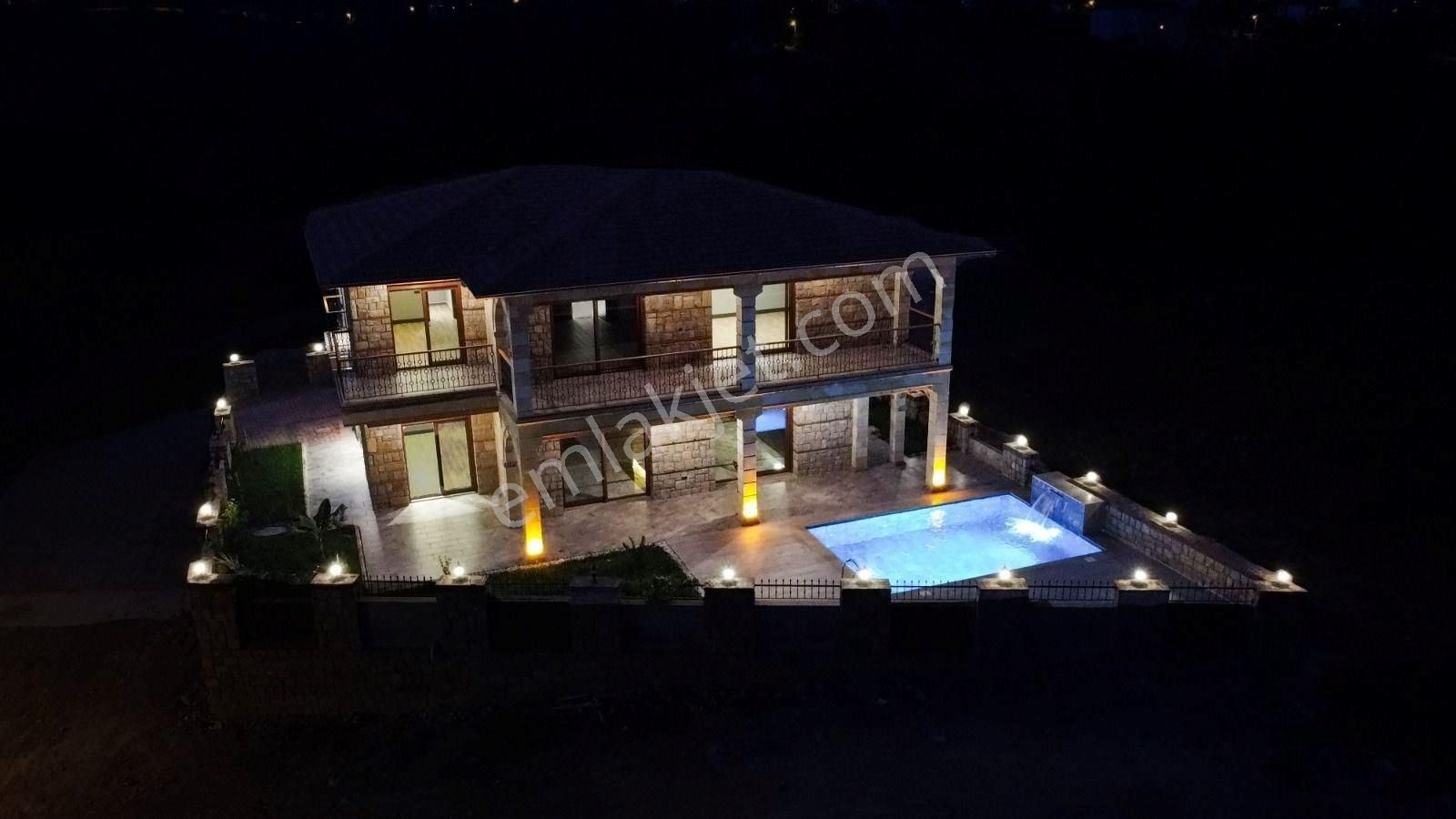 Alanya / İncekum’da Vatandaşlığa Uygun Müstakil 4+1 Lüks Villa — Özel Havuzlu