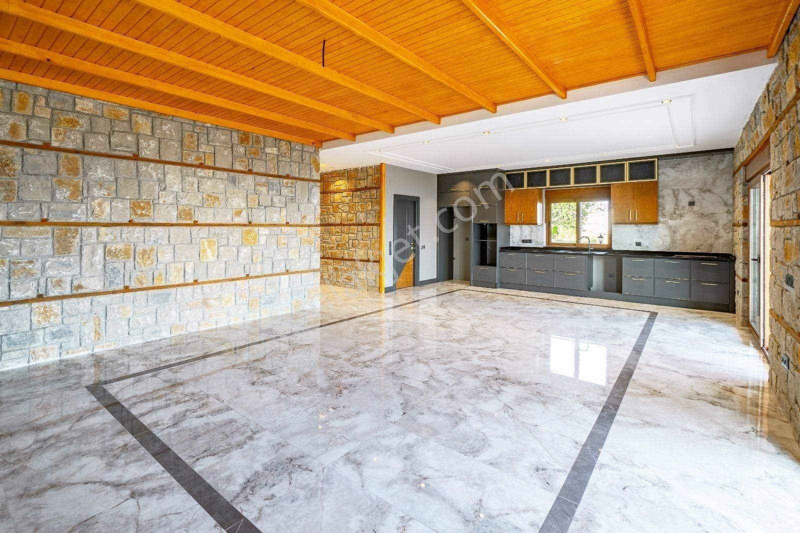 Alanya / İncekum’da Vatandaşlığa Uygun Müstakil 4+1 Lüks Villa — Özel Havuzlu - Görsel 19