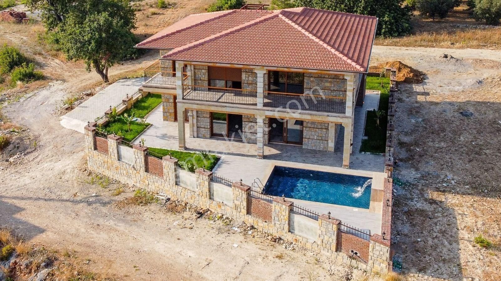 Alanya / İncekum’da Vatandaşlığa Uygun Müstakil 4+1 Lüks Villa — Özel Havuzlu - Görsel 29