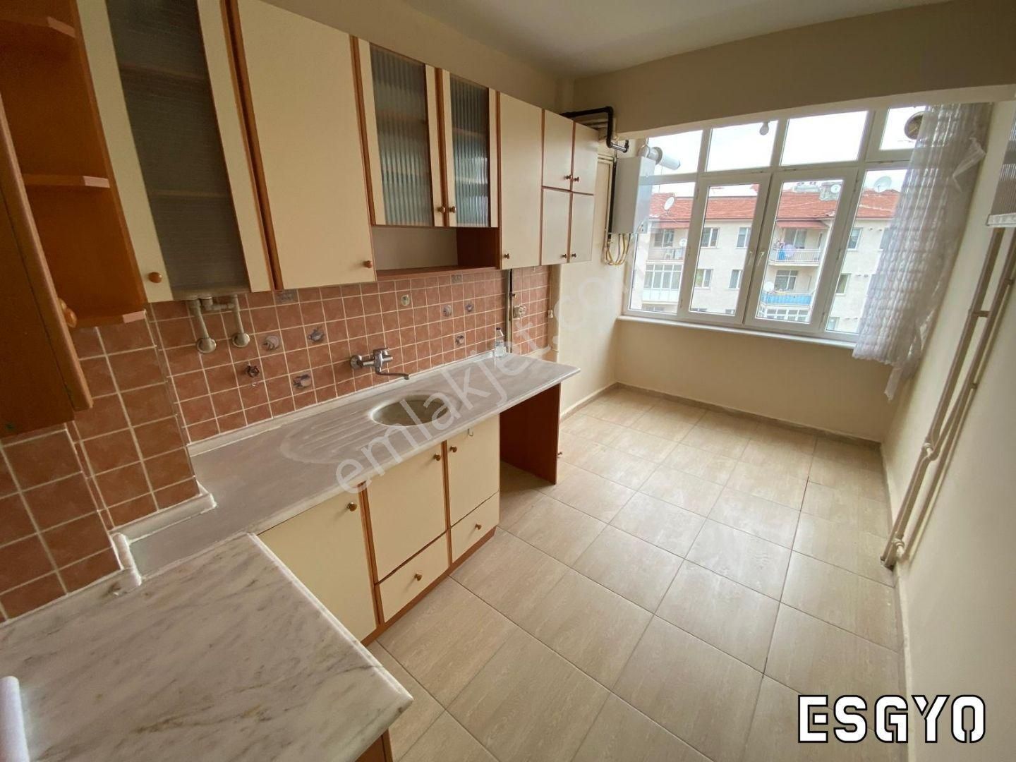 Esgyo'dan Vişnelik Öğretmenler Cad. Üzeri Ara Kat 3+1 Daire - Görsel 13