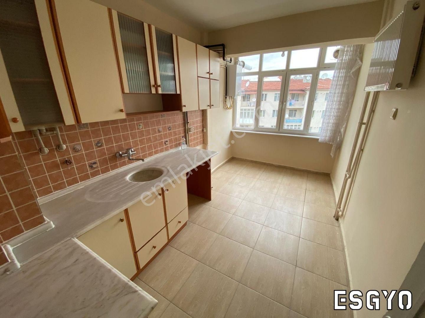 Esgyo'dan Vişnelik Öğretmenler Cad. Üzeri Ara Kat 3+1 Daire - Görsel 12