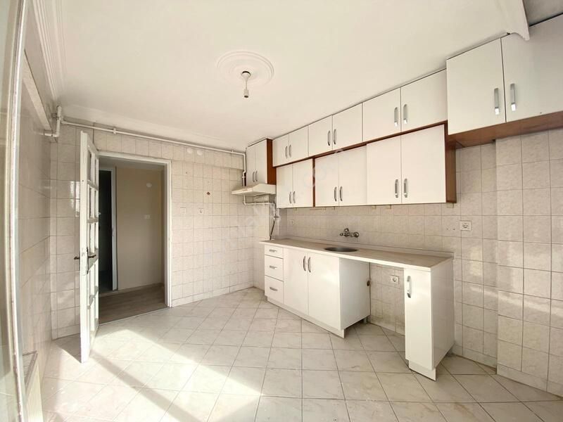 Buca Uçan Yolda Ara Kat Çift Cephe 3+1 Tadilatlı Kiralık Daire - Görsel 9