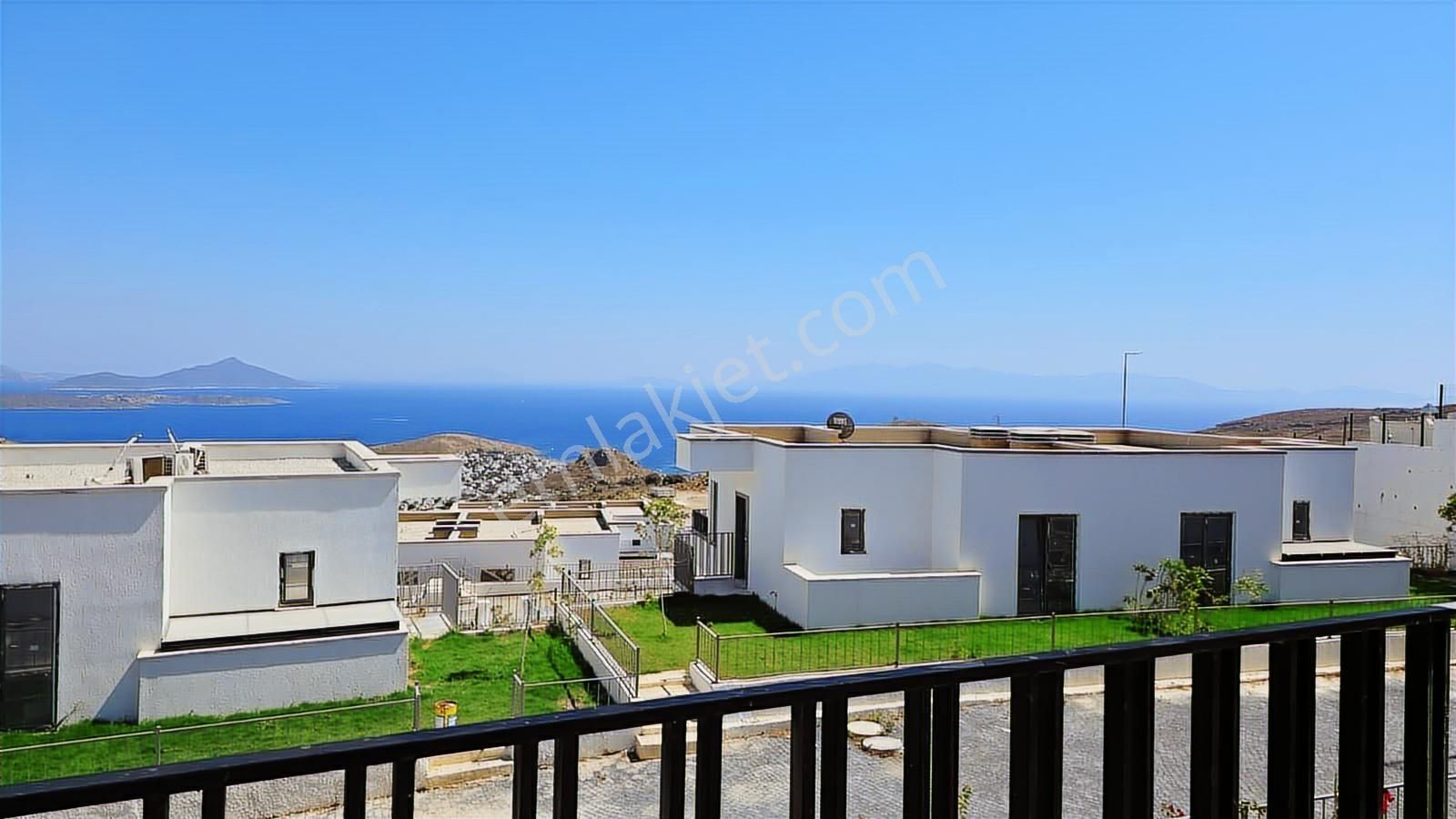 Bodrum Bağla Satılık Deniz Manzaralı 2+1 Üst Katı Daire
