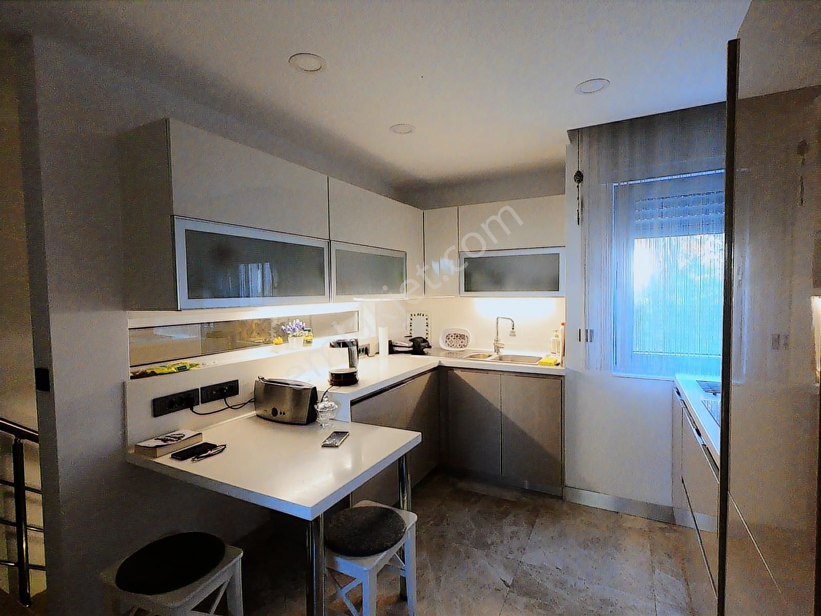 Bodrum Ortakent Sahilde Denize Sıfır Satılık 4+1 Eşyalı Daire - Görsel 23