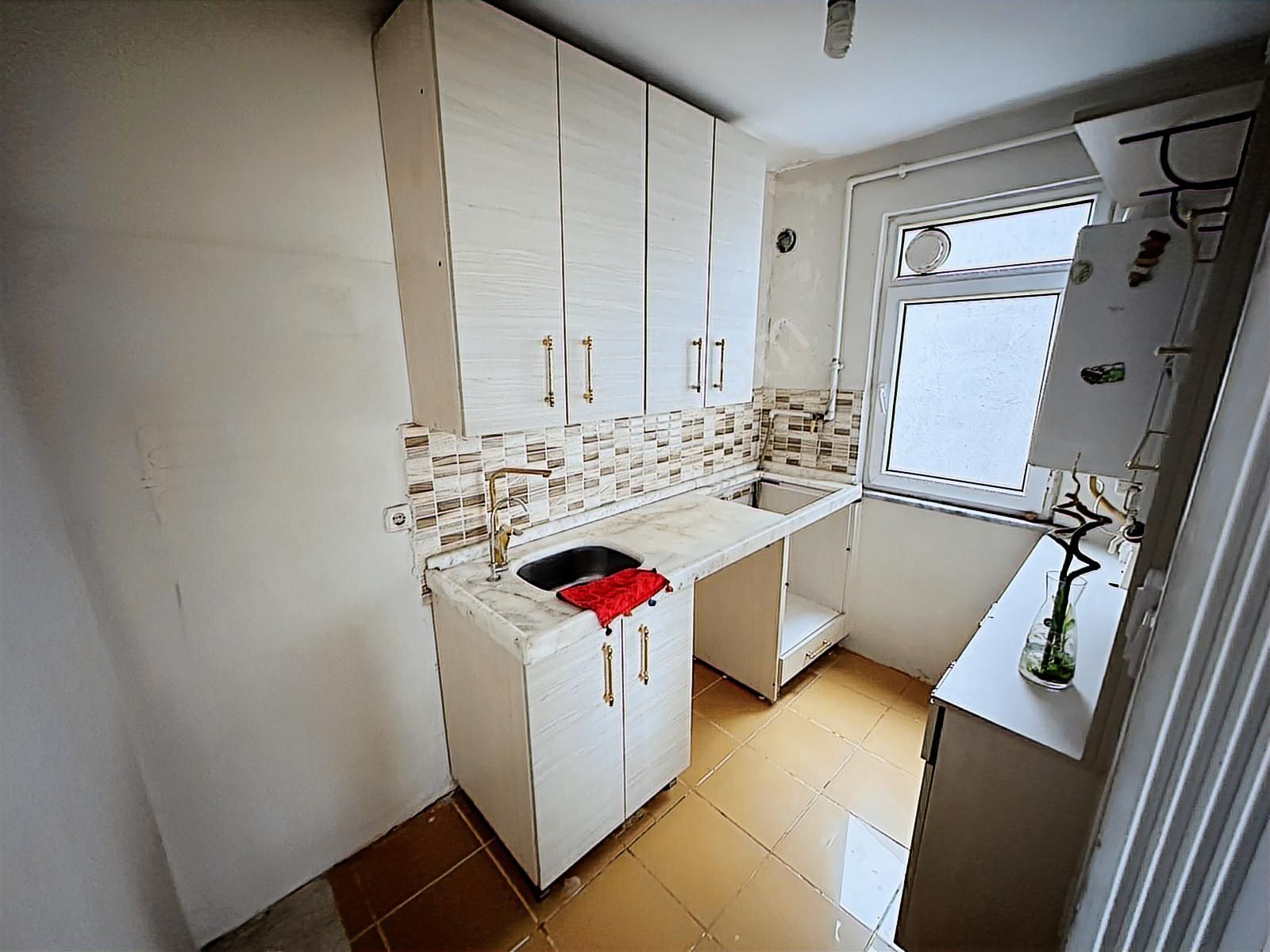 Şeref Emlak'tan Üst Kat 2+1 Merkezi Konumda Daire