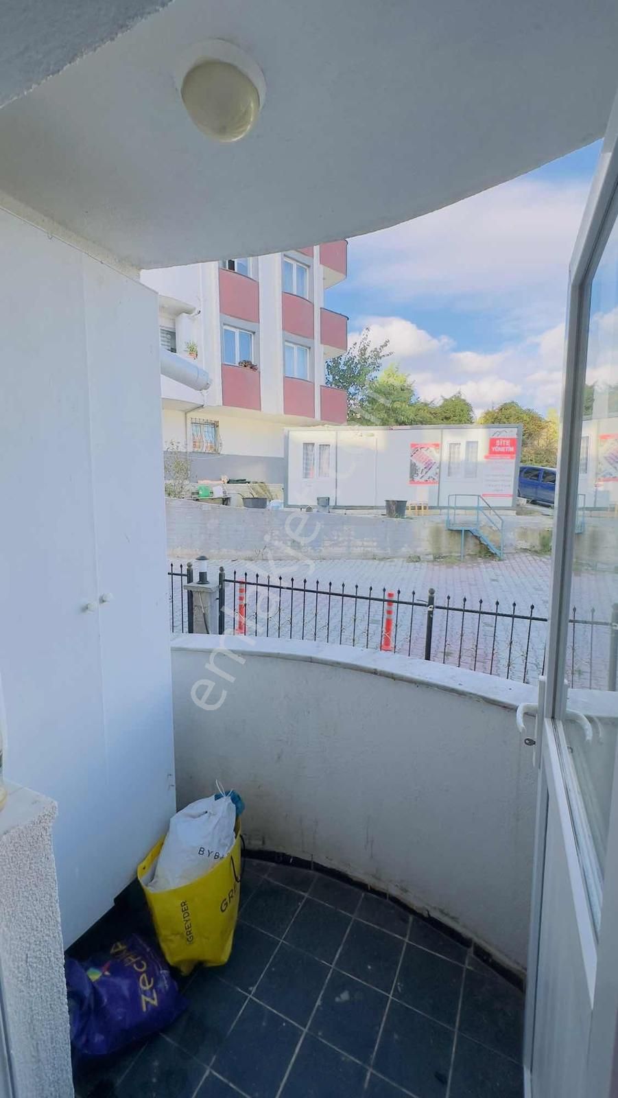 Sitenin En Ön Cephesi Ara Kat 3+1 Daire - Görsel 2