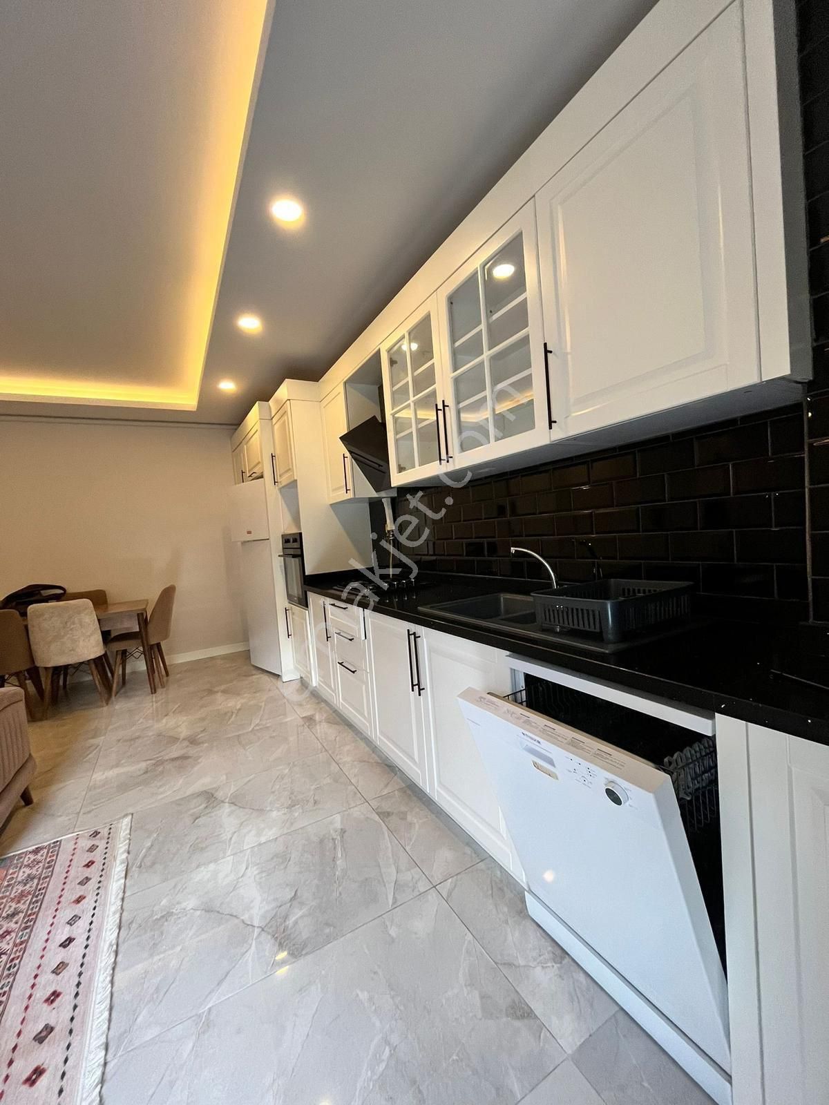 Kuşadası Nda Kapalı Otoparklı Havuzlu Güvenlikli 2 Artı 1 - Görsel 18