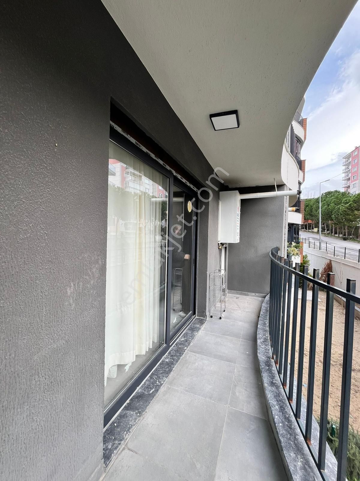 Kuşadası Nda Kapalı Otoparklı Havuzlu Güvenlikli 2 Artı 1 - Görsel 24