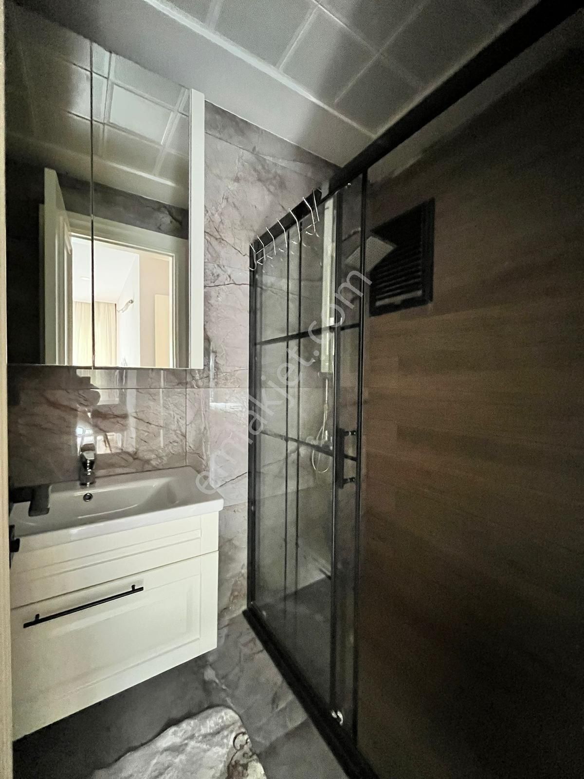 Kuşadası Nda Kapalı Otoparklı Havuzlu Güvenlikli 2 Artı 1 - Görsel 4