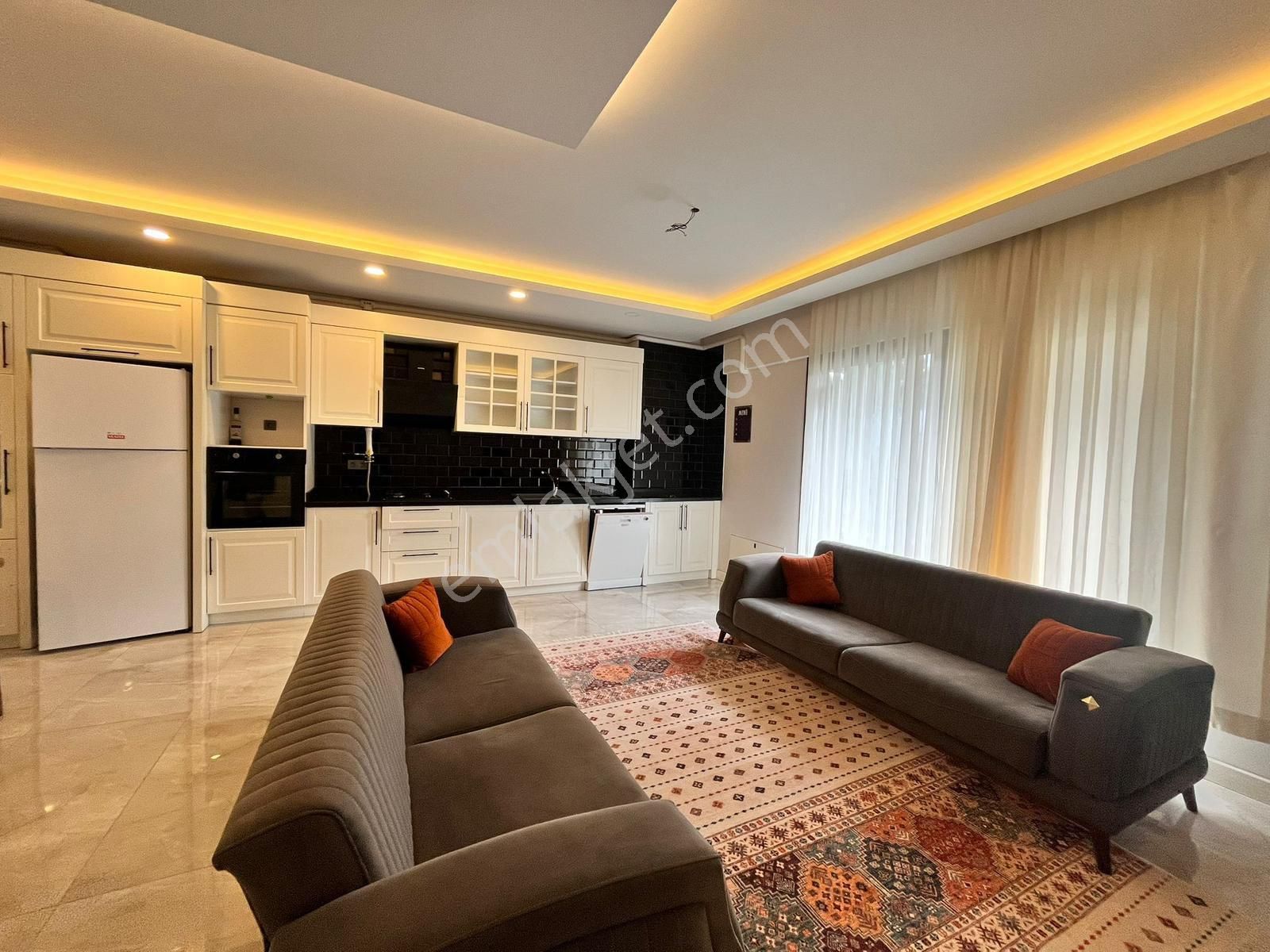 Kuşadası Nda Kapalı Otoparklı Havuzlu Güvenlikli 2 Artı 1 - Görsel 3