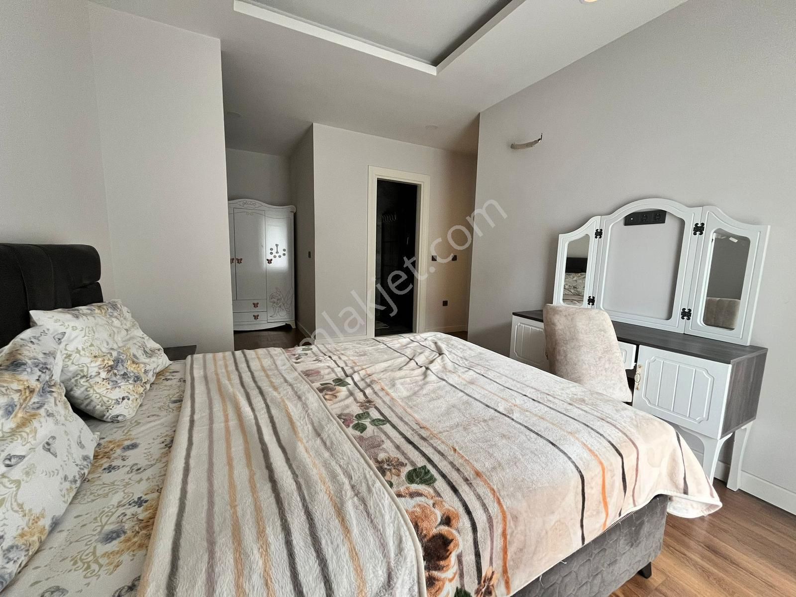 Kuşadası Nda Kapalı Otoparklı Havuzlu Güvenlikli 2 Artı 1 - Görsel 26