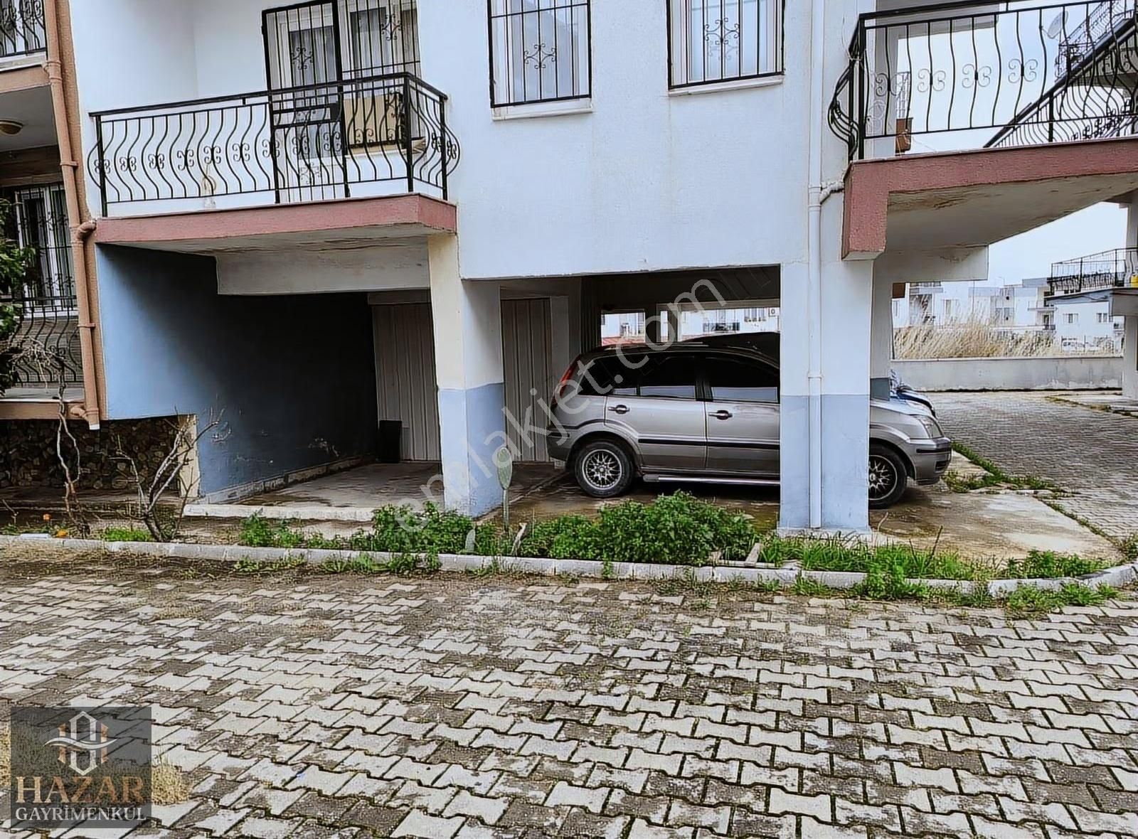 Kuşadası Davutlar'da Deniz Manzaralı Site İçerisinde 3+1 Dubleks