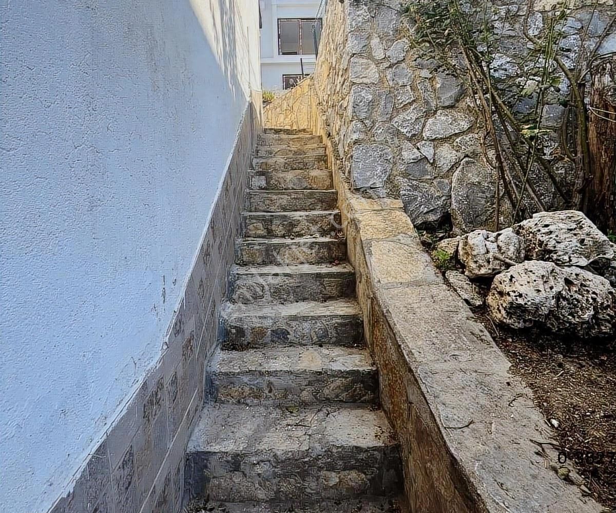 Güllük Merkez'de Site İçerisinde Deniz Manzarasına Hakim 3+1 Mustakil Triplex Ev - Görsel 28