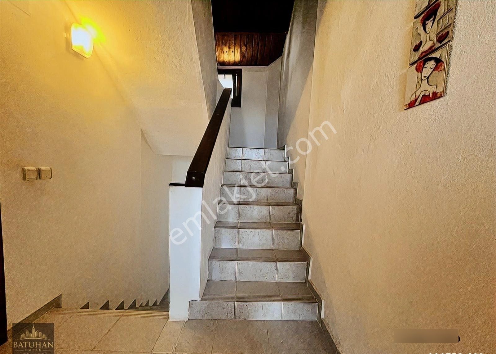 Güllük Merkez'de Site İçerisinde Deniz Manzarasına Hakim 3+1 Mustakil Triplex Ev - Görsel 18