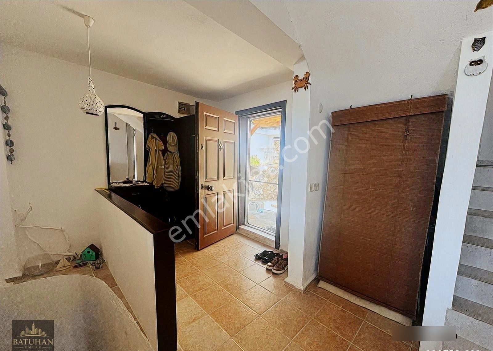 Güllük Merkez'de Site İçerisinde Deniz Manzarasına Hakim 3+1 Mustakil Triplex Ev - Görsel 9