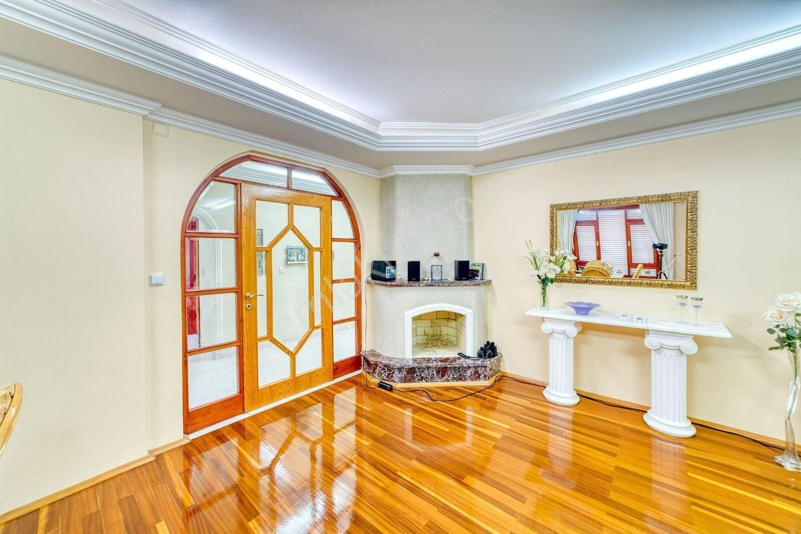 Alanya Cumhuriyet Mahallesi’nde Tam Deniz Manzaralı, Merkezi Konumda 3+1 Daire - Görsel 2