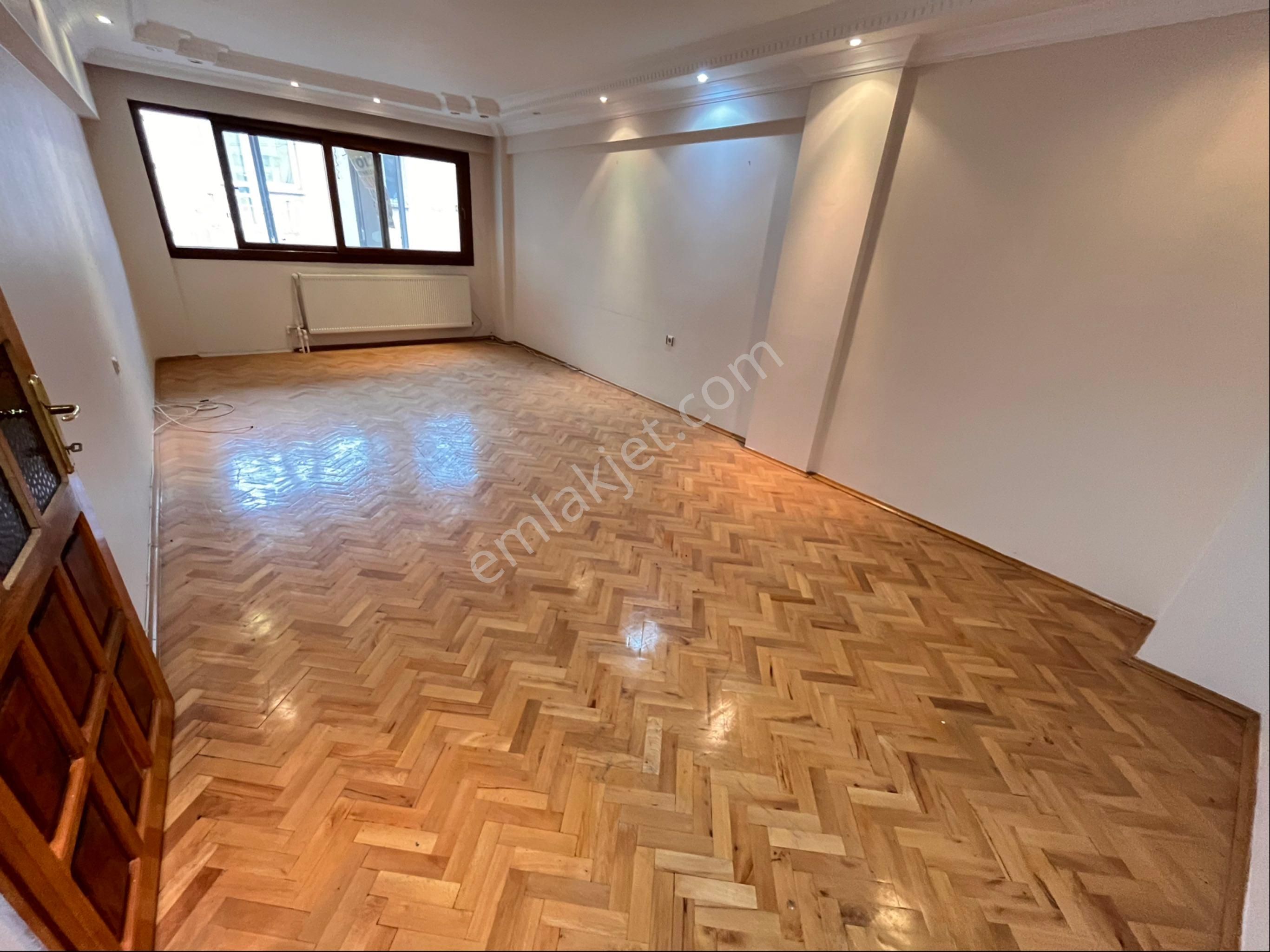 Metro Yakını 3+1 125m3 Temiz Bakımlı Arakat Daire