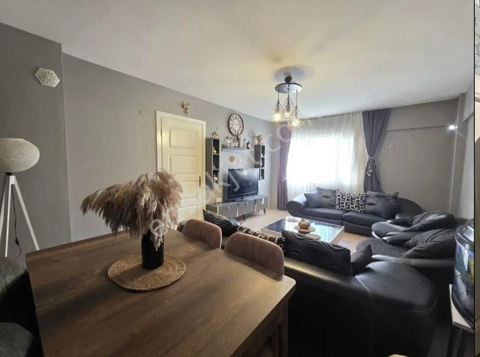 Şehir Merkezinin Göbeğinde – Cadde Üstü Fırsat Daire!