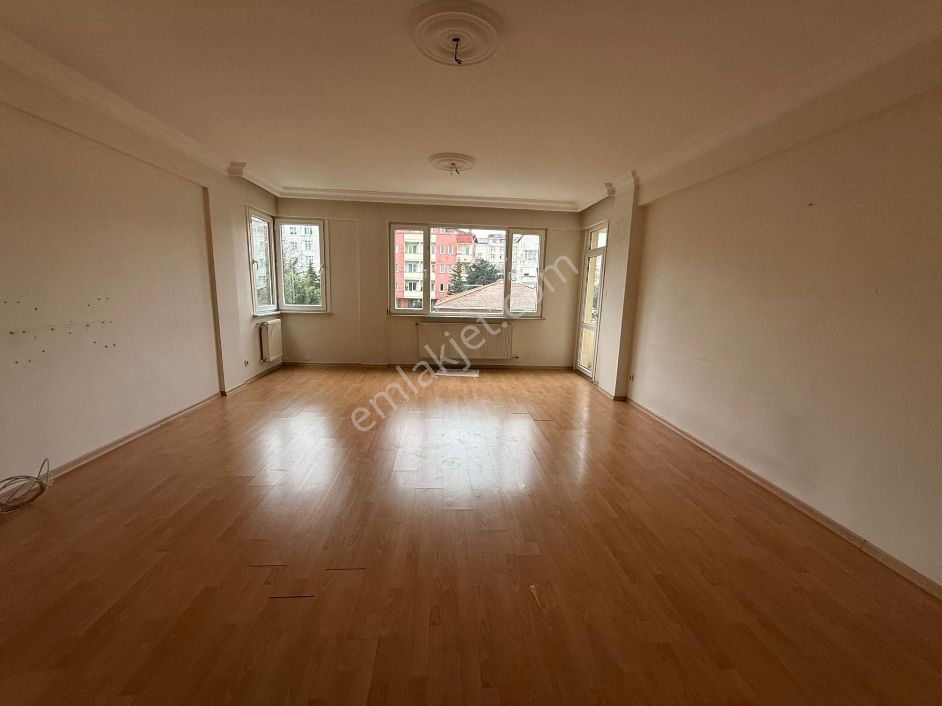 Şimşek Yuva Sitesi 'nde Kısmi Boğaz Manzaralı 3+1 Kiralık Daire - Görsel 2